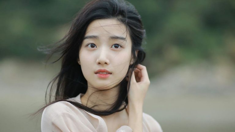 Nữ diễn viên Lư Dục Hiểu khoe vẻ đẹp trong trẻo, ngọt ngào 