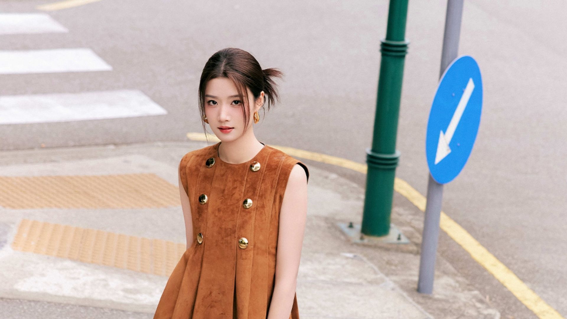 Lư Dục Hiểu dự sự kiện với thời trang thanh lịch 