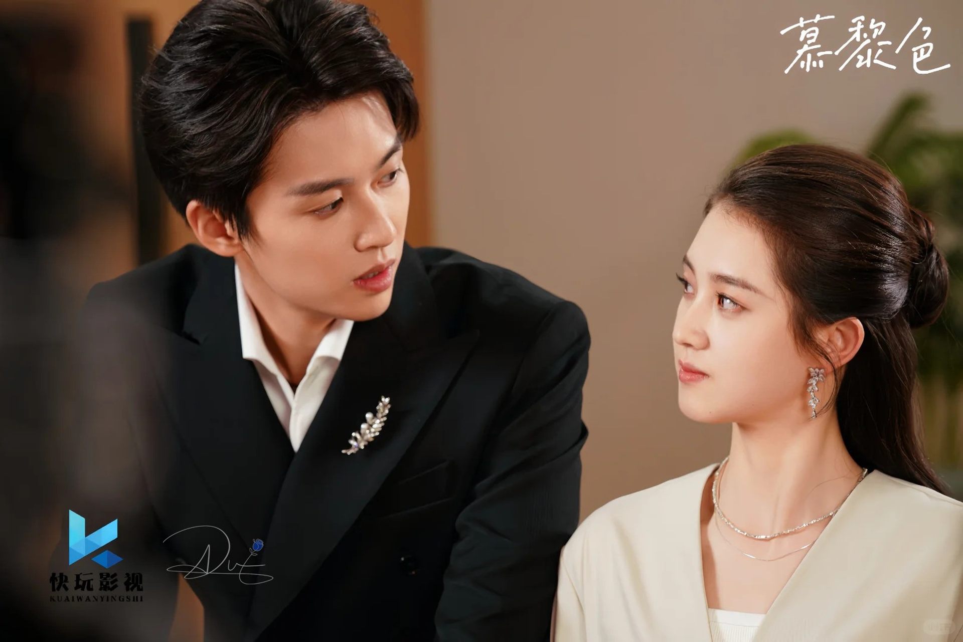 Bộ phim “Mộ Lệ Sắc” của Lưu Vũ Hàng đóng cặp cùng nữ diễn viên Quách Vũ Hân cùng nhau tạo hiệu ứng cực tốt nhờ cốt truyện "ngược tâm" đầy kịch tính 