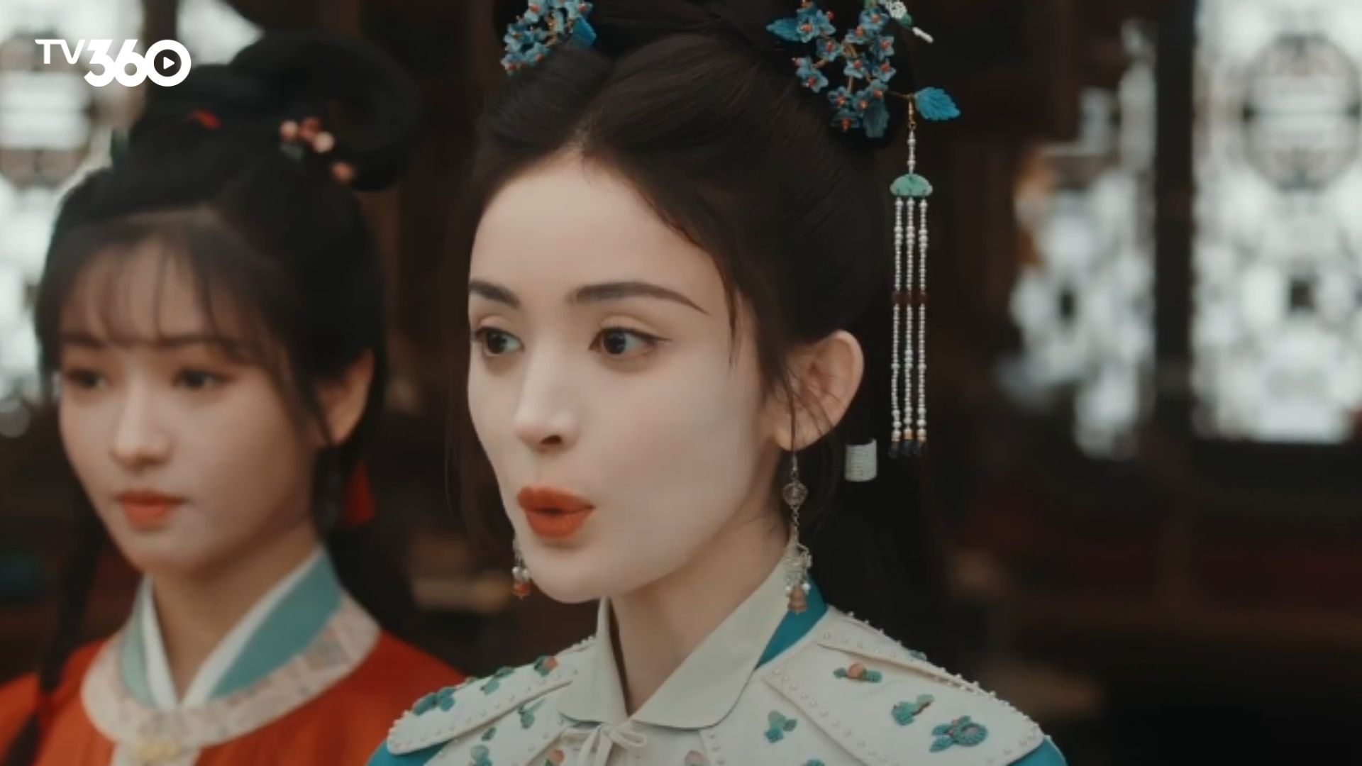 Lục Giang Lai cẩn trọng rà soát từng trang tài liệu cũ, dần lật mở bức màn bí mật về kẻ chủ mưu thực sự ẩn mình chốn thâm cung