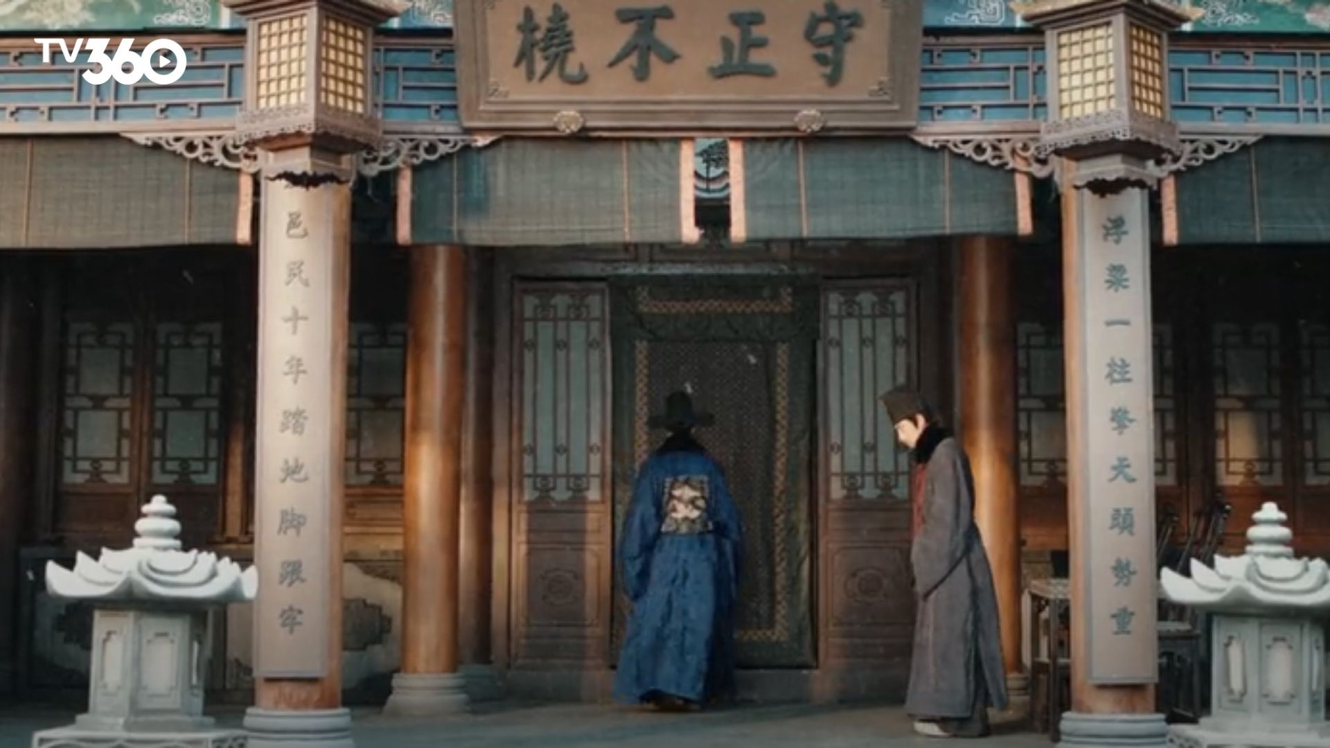 Vinh Thiện Bảo và Lục Giang Lai mỉm cười rạng rỡ giữa xưởng trà rộn rã tiếng cười, hứa hẹn một chương mới tươi sáng cho gia tộc và triều đình