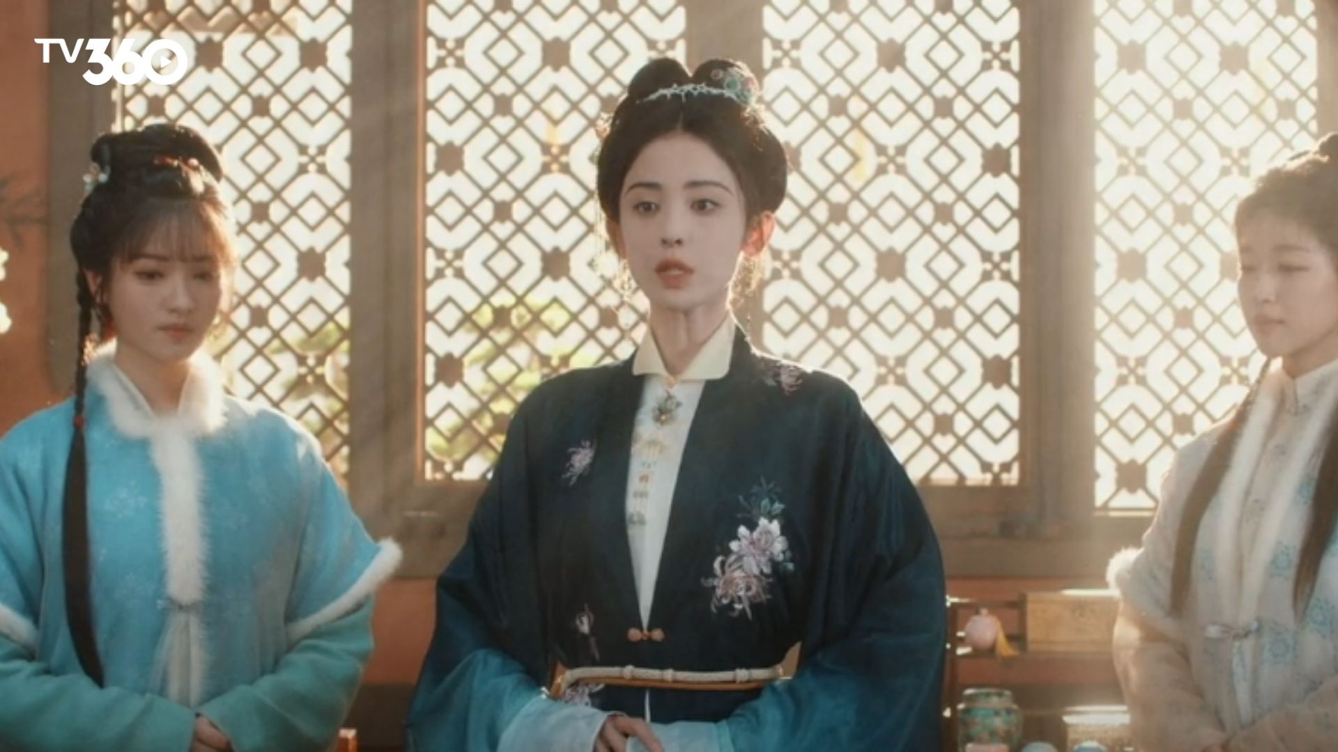 Vinh Thiện Bảo và Lục Giang Lai cùng nhau hướng về một tương lai thái bình trên đồi trà xanh mướt