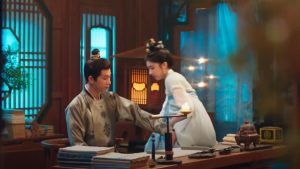 Ngự Tứ Tiểu Ngỗ Tác 2 tập 9: Tiêu Cẩn Du nỗ lực giải mã mật thư và Sở Sở trực tiếp tìm kiếm bằng chứng tại mật thất