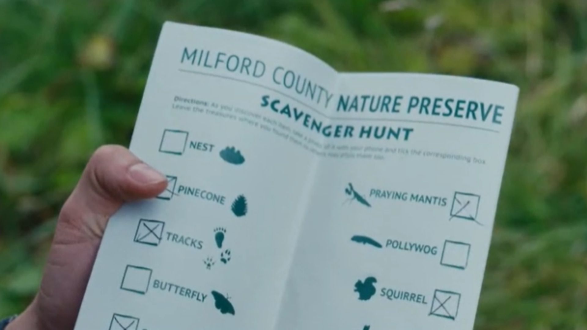 Flynn và các bạn nín thở ẩn nấp sau những tảng đá khi binh đoàn rồng lửa bắt đầu càn quét thung lũng