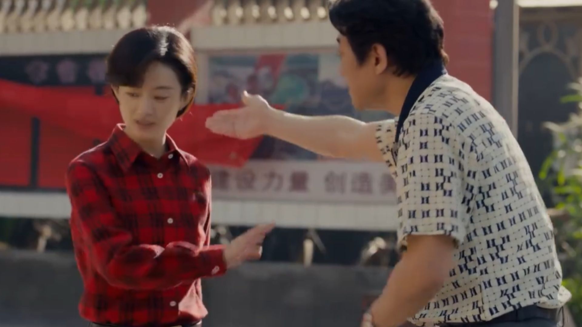 Trịnh Đức Thành kiểm tra sát sao chất lượng vật liệu xây dựng để đảm bảo tính bền vững cho công trình