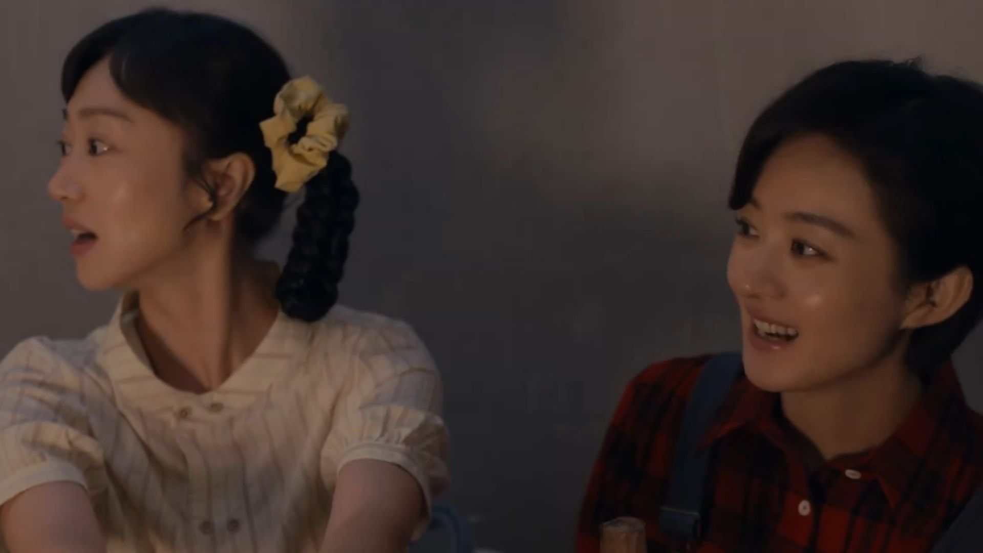 Lý Thu Bình đứng trước bản đồ quy hoạch lớn, kiên cường giải trình các số liệu kỹ thuật trước ánh mắt khắt khe của đoàn thanh tra mới