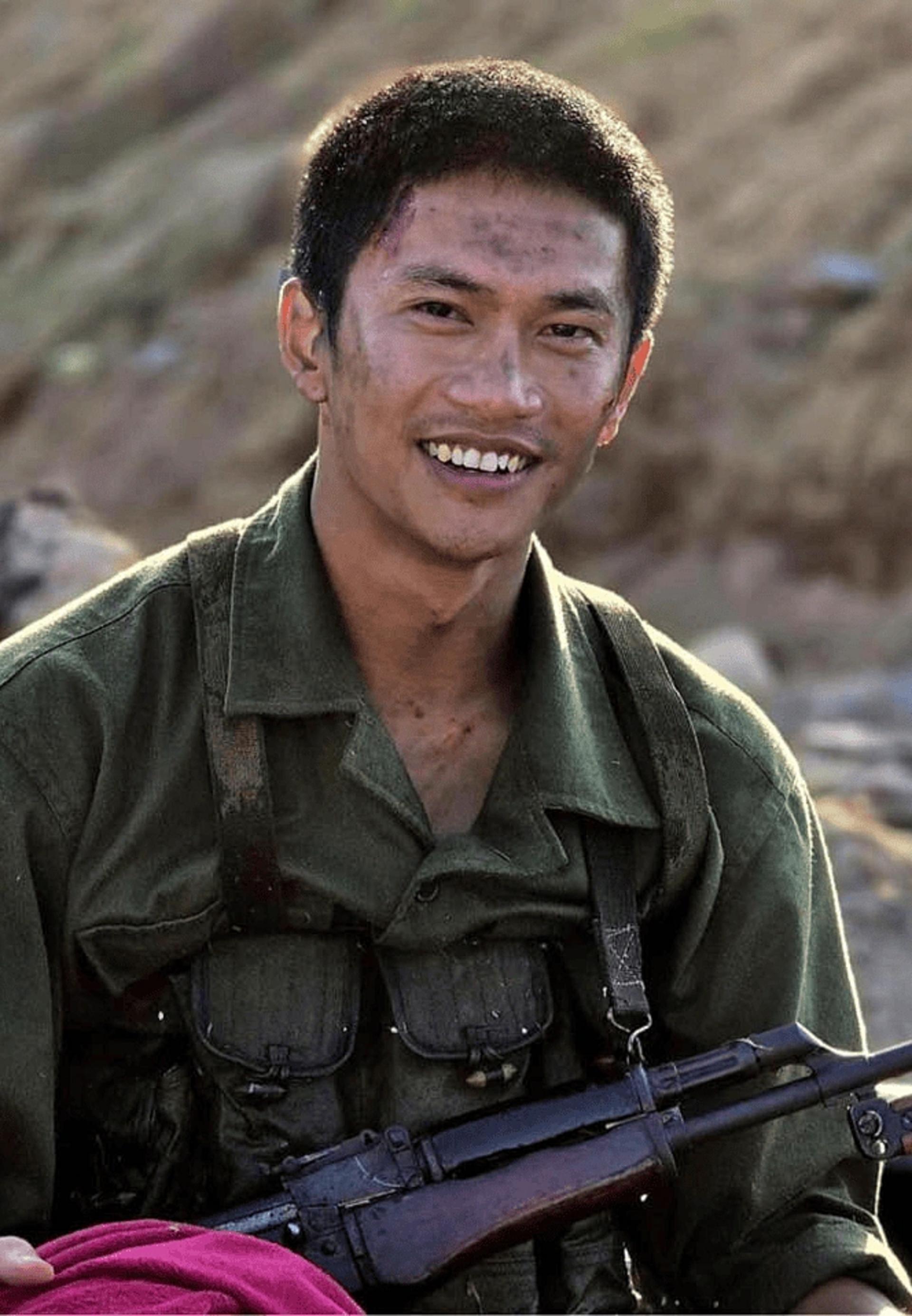 Nguyễn Hùng vào vai nhân vật người lính dũng cảm, hiền lành, chất phác trong phim “Mưa đỏ”