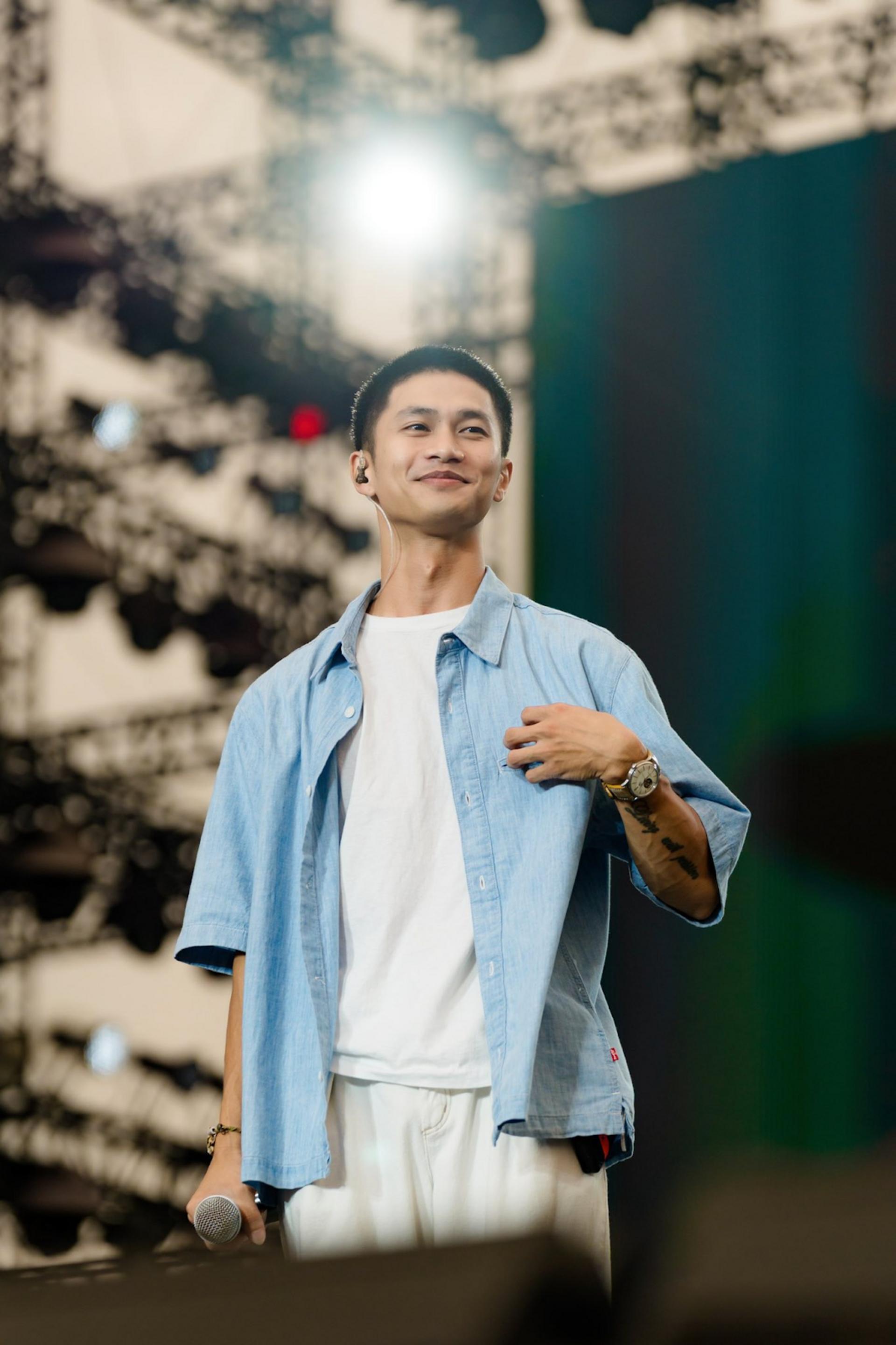 Trong năm 2025, Nguyễn Hùng còn sở hữu bản hit triệu view do chính anh sáng tác là “Phép màu”