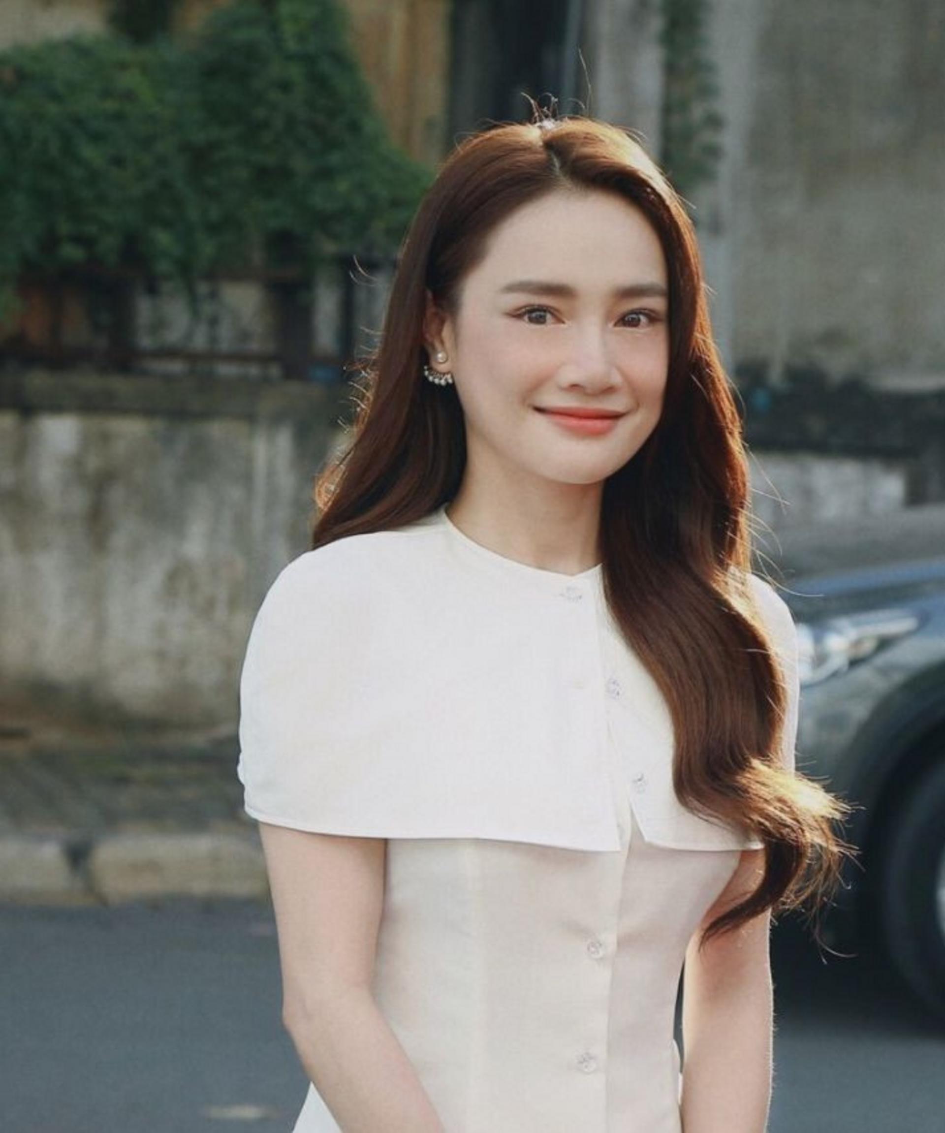 Nhã Phương sở hữu vẻ đẹp ngọt ngào và phong cách thanh lịch cuốn hút