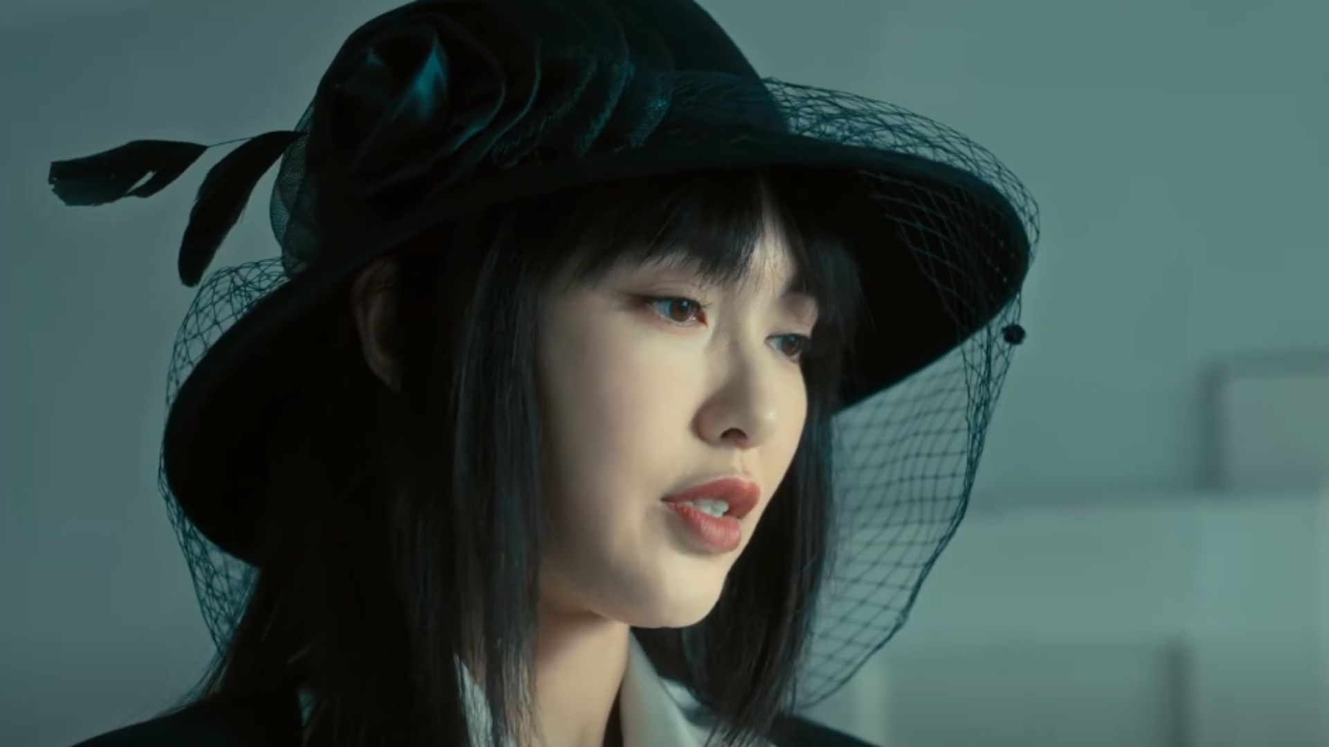 Cao Phong và Ngô Phi Phi kiên nhẫn giải thích mục tiêu của quỹ hỗ trợ cho người dân, nỗ lực xóa bỏ mọi định kiến và hoài nghi