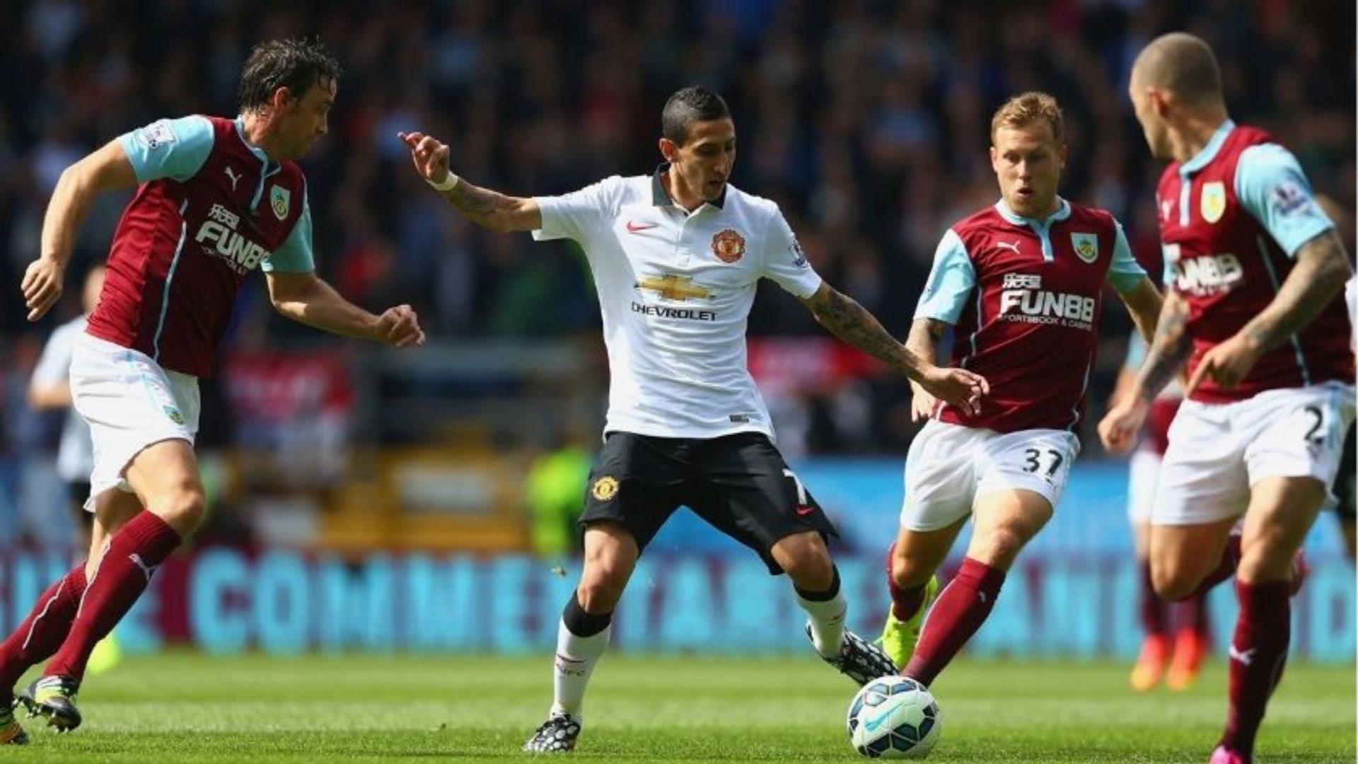 Cuộc chiến đầy kịch tính giữa Burnley và Manchester United