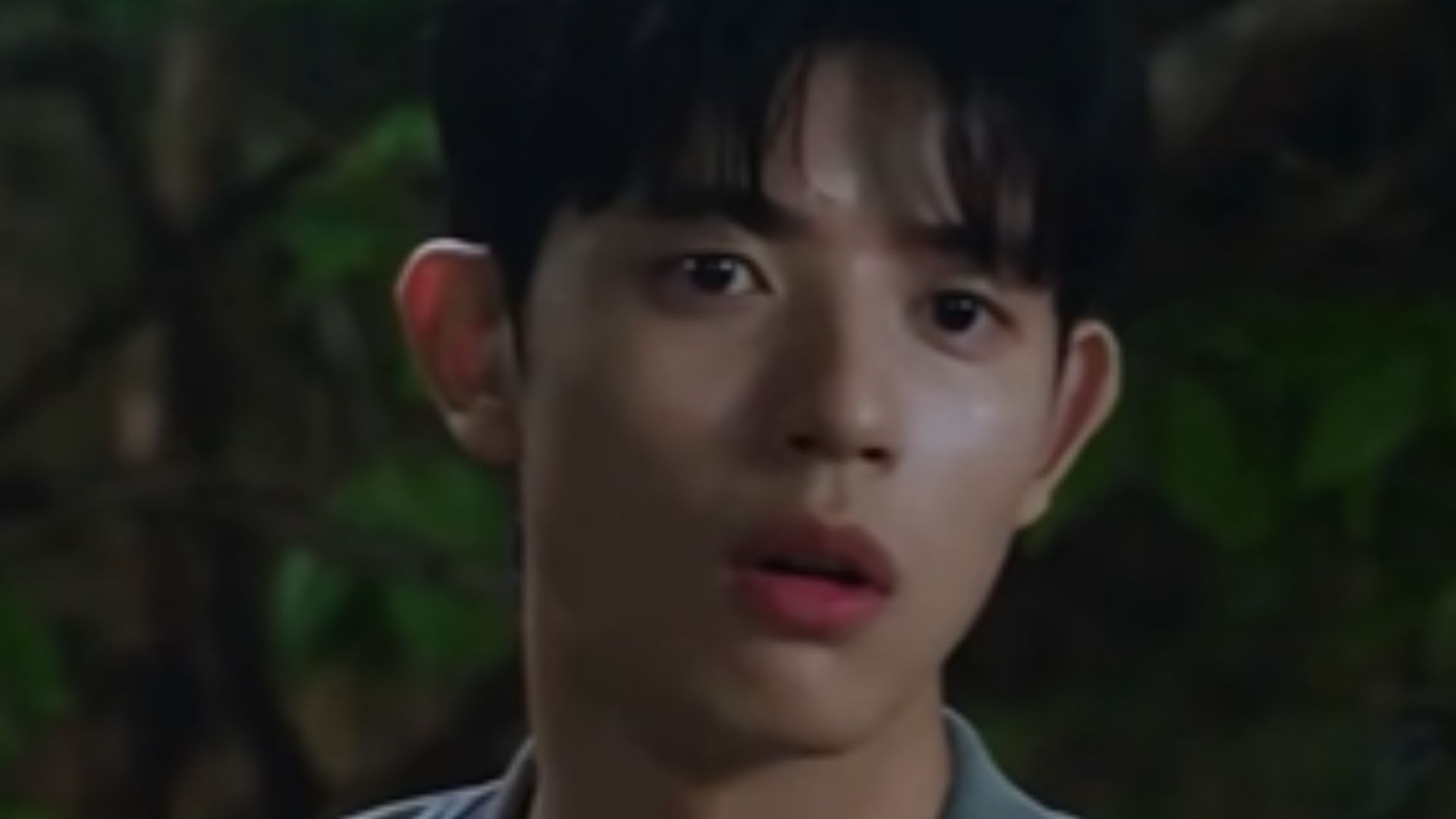 Eun Ho nỗ lực che giấu sự lúng túng khi lần đầu tiên được Kang Si Yeol dẫn đi mua sắm trang phục con người