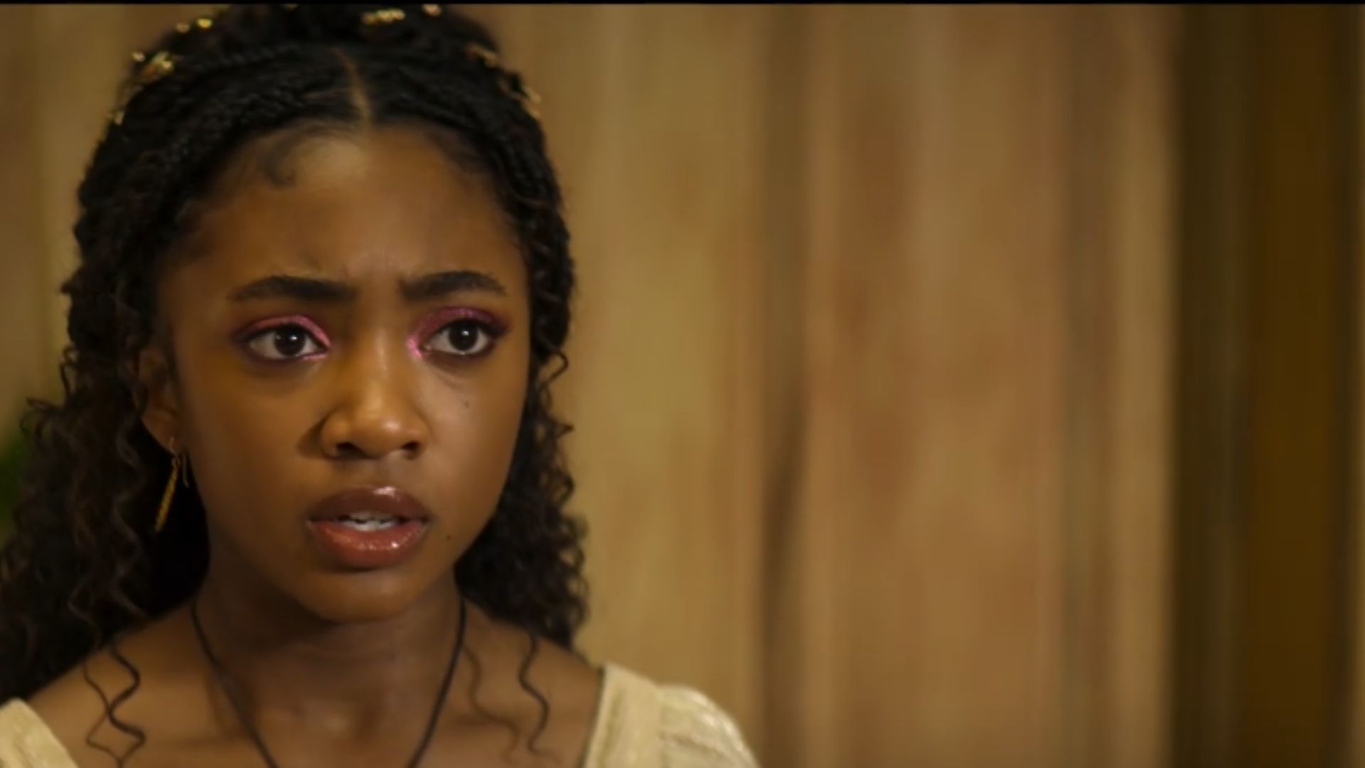 Percy bàng hoàng gọi tên Tyson giữa đống đổ nát và khói lửa trên con tàu của phe phản diện