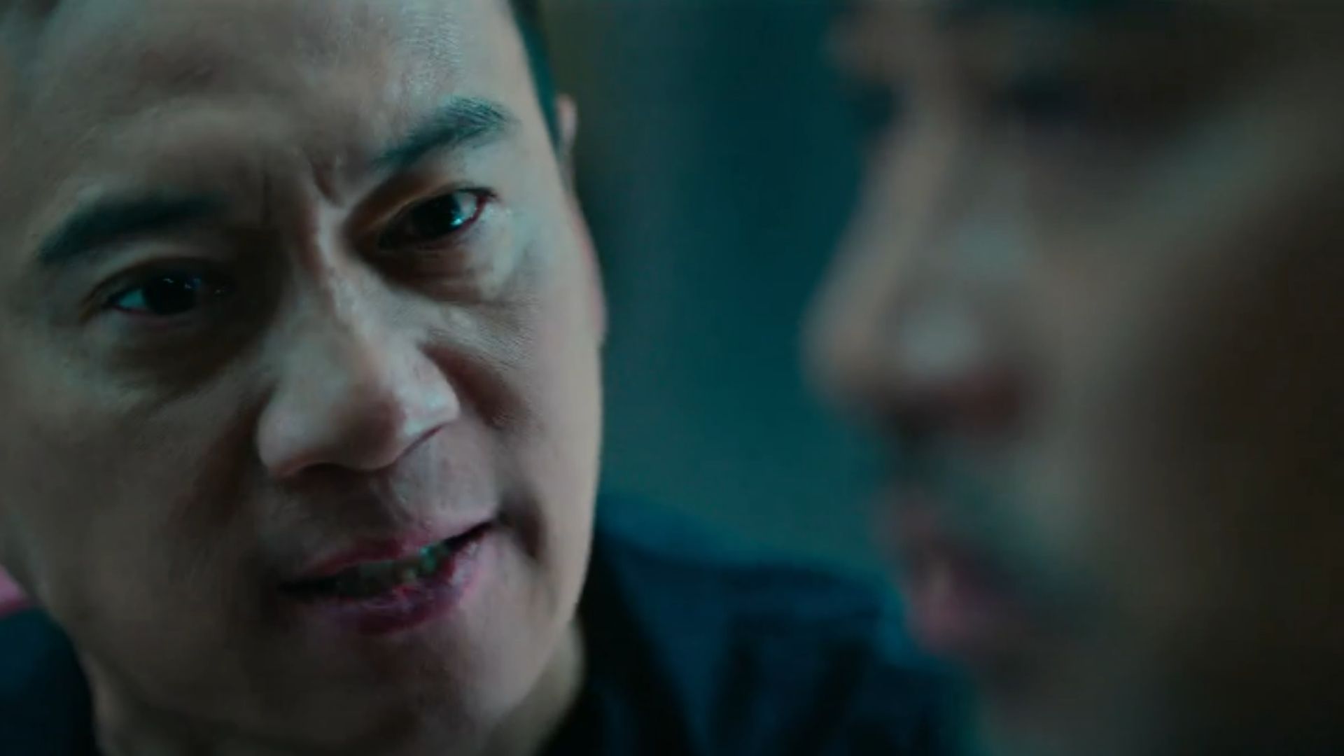 Tần Phong áp giải Lưu Thiên Dã trong sự hỗ trợ chuyên nghiệp của Văn Giang Yến sau cuộc vây bắt nghẹt thở trên biển