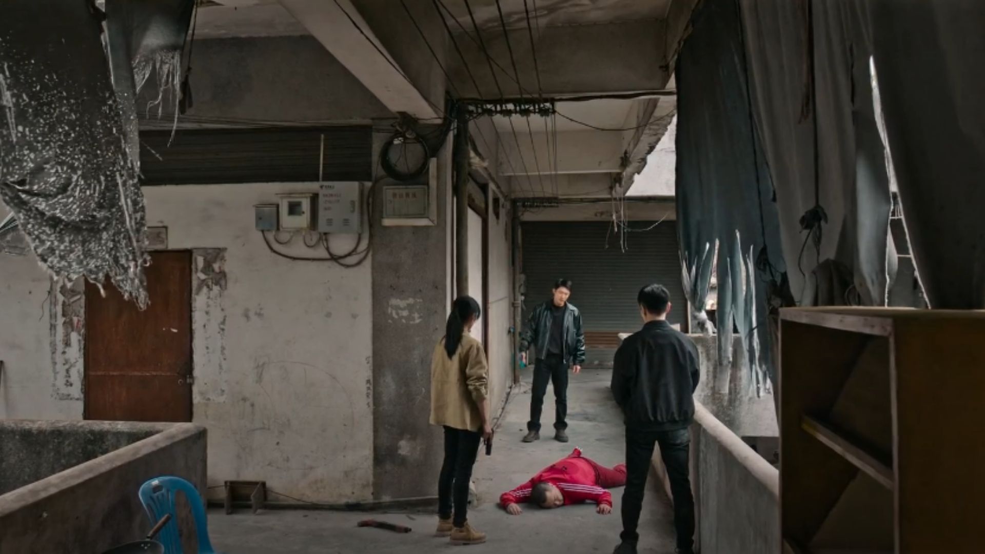 Tần Phong khống chế kẻ cầm đầu giấu mặt dưới sự yểm trợ chính xác của Văn Giang Yến, kết thúc hoàn toàn bóng tối tại Hán Châu