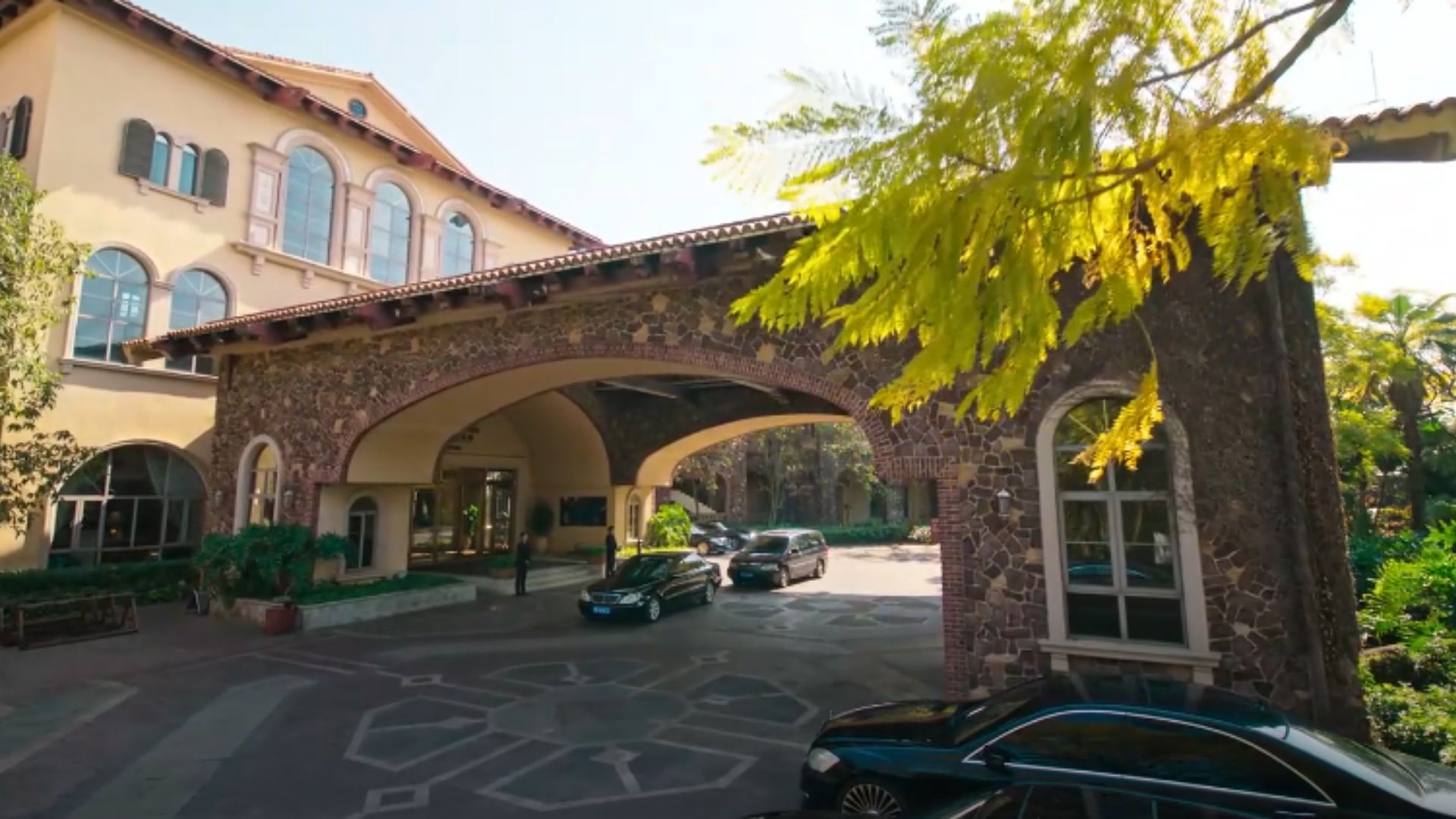 Tần Phong và Diệp Thiên Hựu phối hợp nhịp nhàng giữa hai mặt trận thẩm vấn và truy quét để làm sạch bộ máy chính quyền Hán Châu