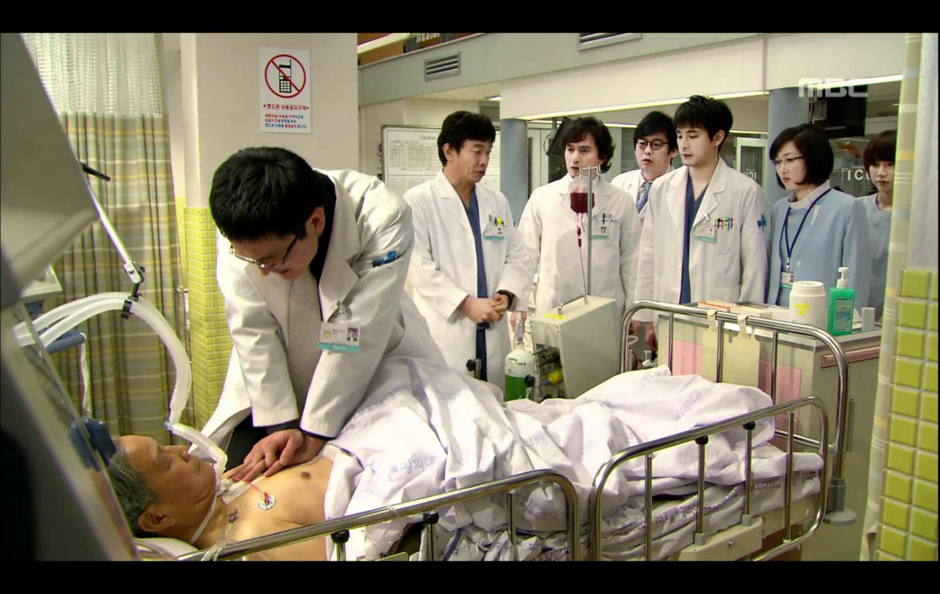 Tác phẩm đầy cảm hứng về sự kiên trì vượt khó, đề cao tinh thần đồng đội và lòng nhân ái trong ngành y cao quý.