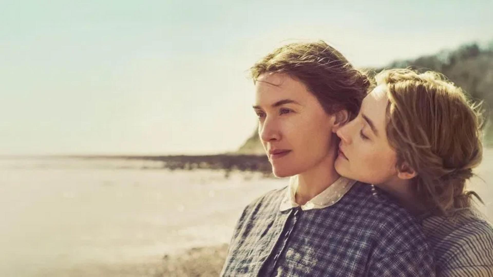 Sự giao thoa của hai tâm hồn tổn thương tìm thấy ánh sáng giữa những hóa thạch lạnh lẽo.