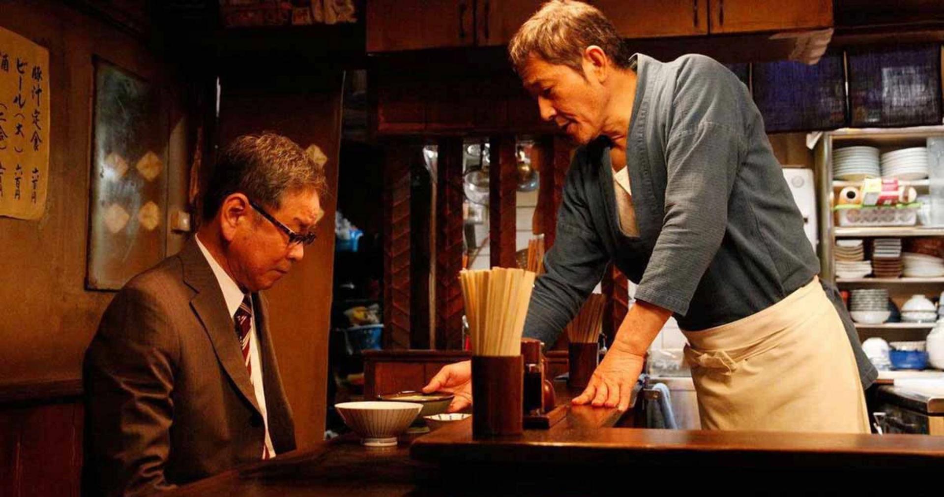 Không gian ẩm thực ấm áp, nơi những tâm hồn cô độc tìm thấy sự an ủi.