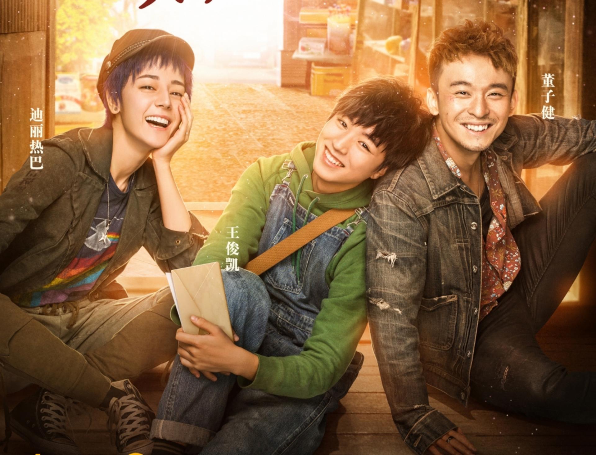 Mỗi lá thư gửi đi là một mảnh ghép của tâm hồn đang tìm kiếm sự cứu rỗi.