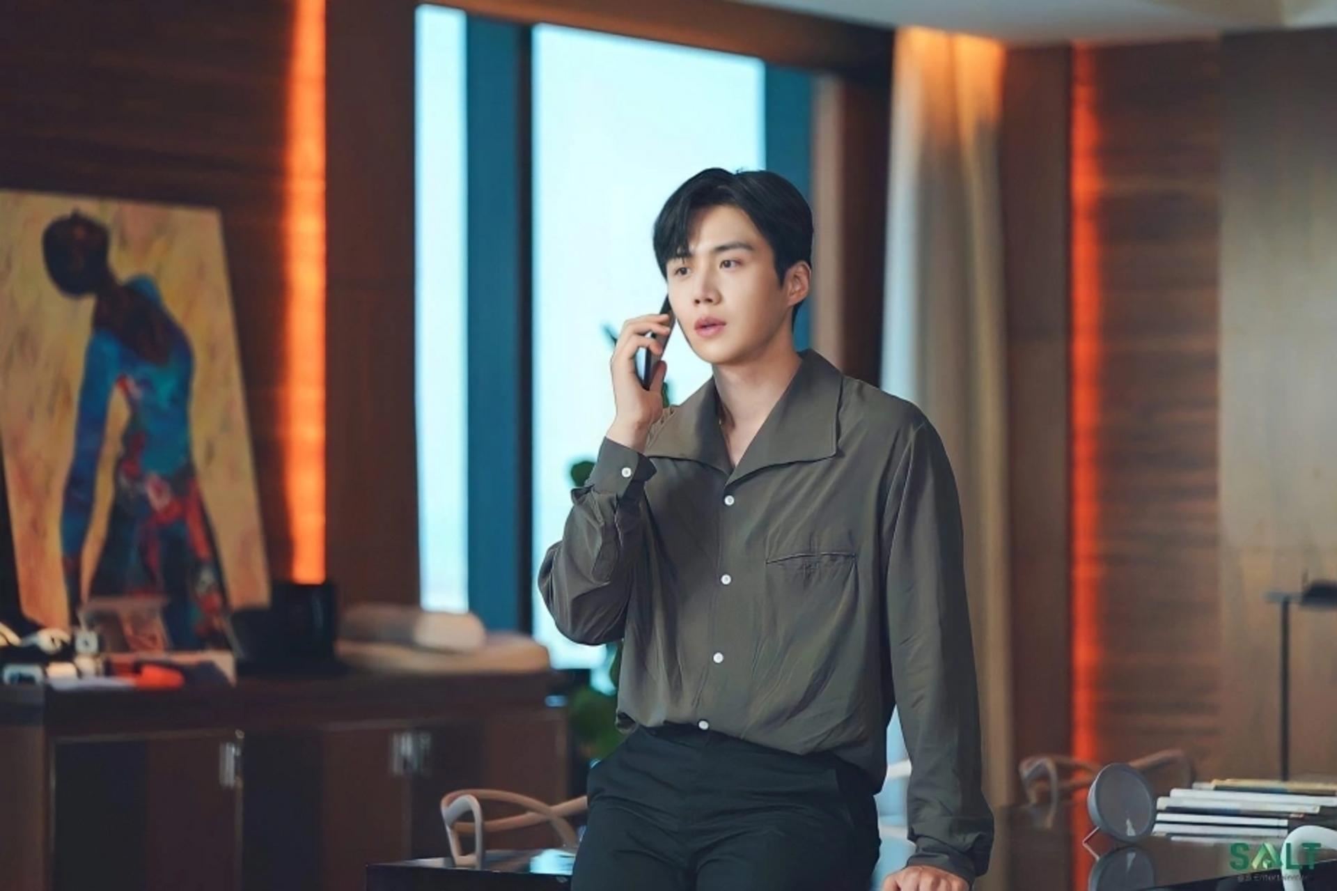 Dù chỉ là một vai khách mời ngắn ngủi, phong thái ngôi sao rạng ngời của anh đã để lại ấn tượng mạnh