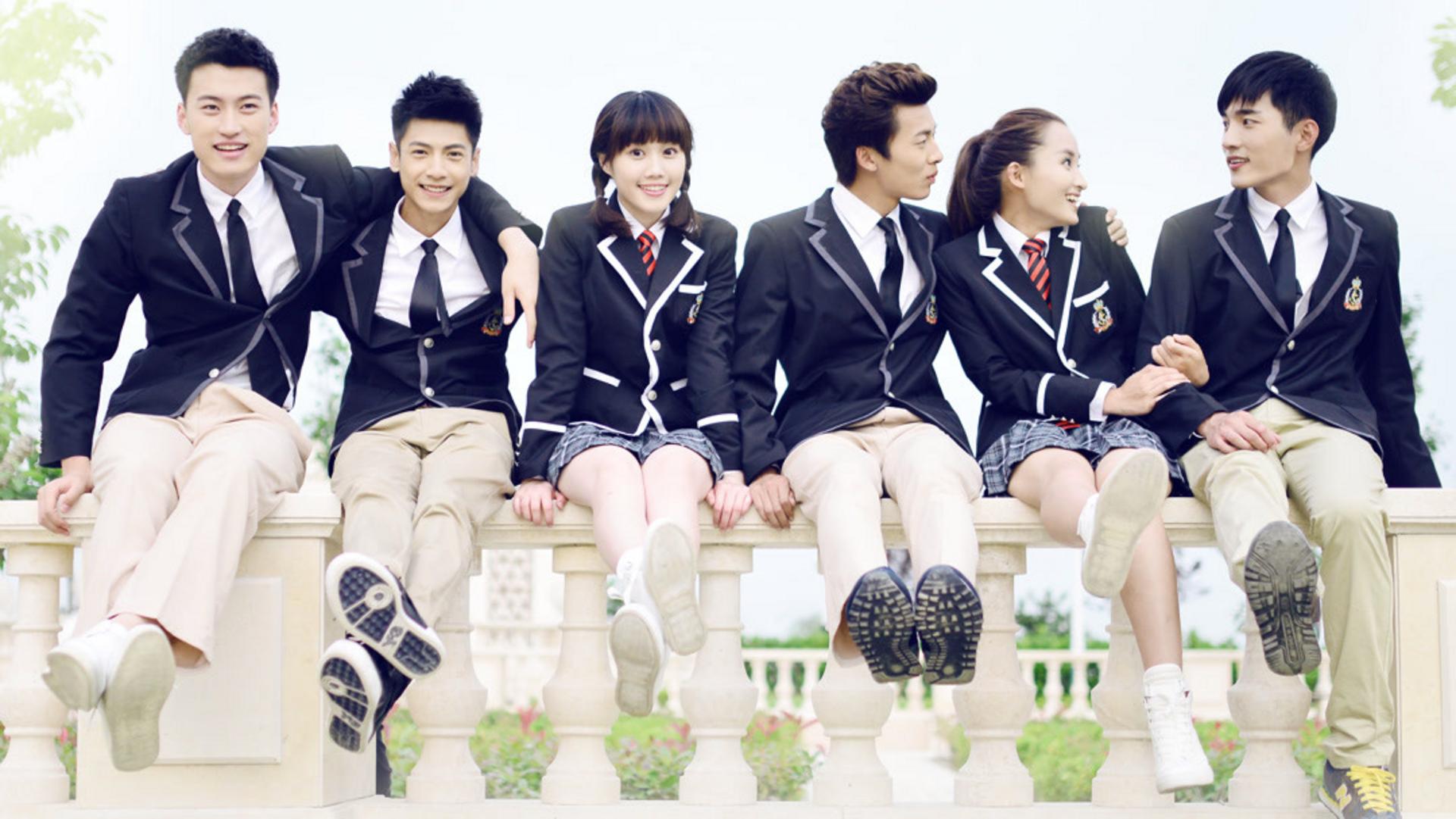 Những bí ẩn ngoài hành tinh giữa ngôi trường thanh xuân náo nhiệt.