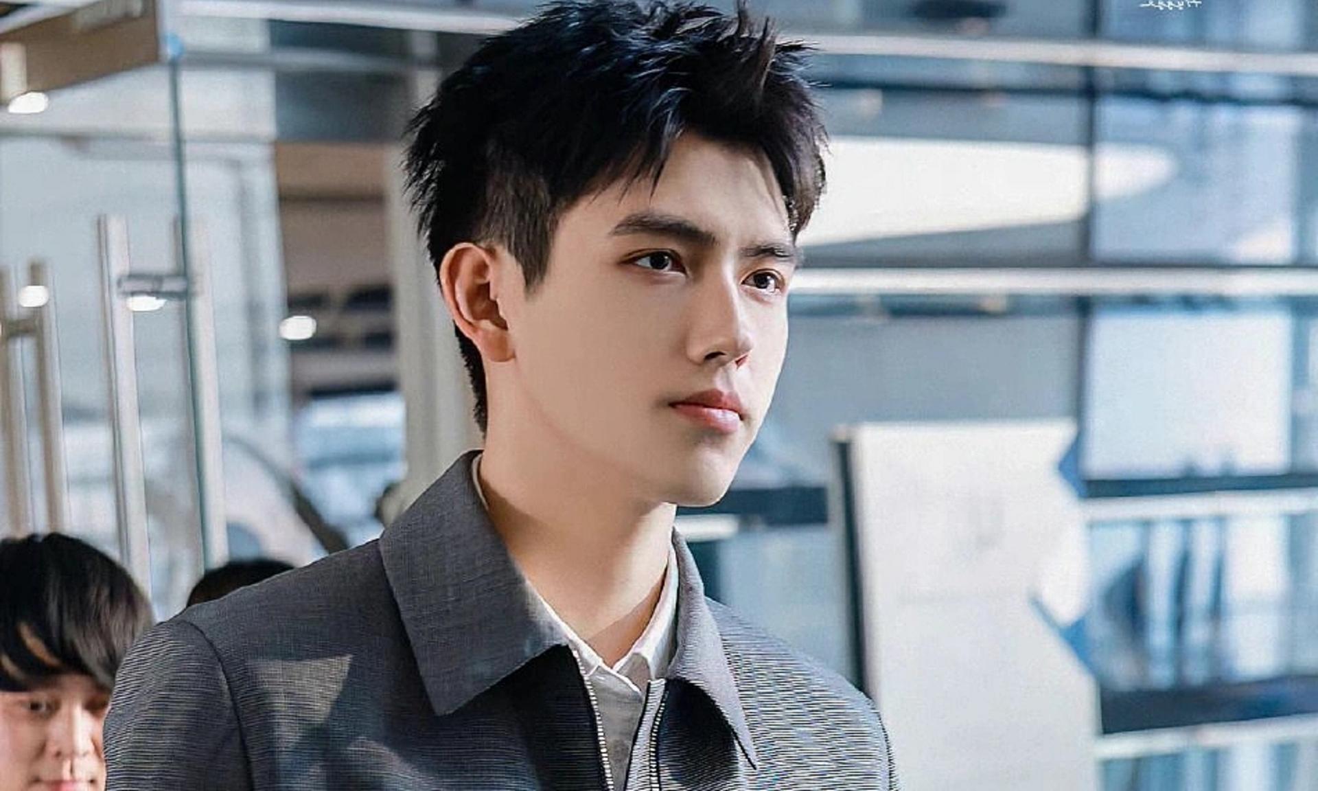 Sự thật đôi khi ẩn giấu ngay dưới cái nhìn hờ hững nhất của con người.