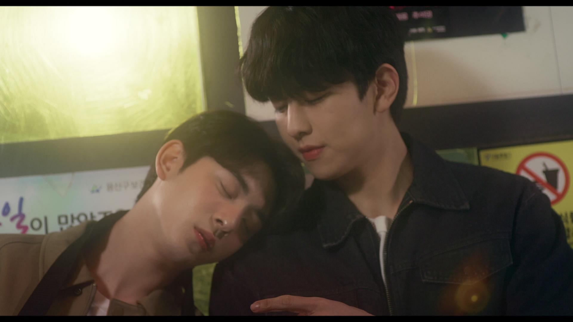 Khi tình cảm nảy nở trong môi trường sống chung đầy tình huống dở khóc dở cười