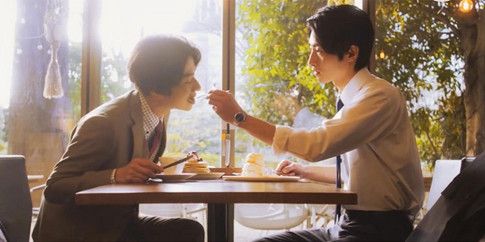 Hạnh phúc đôi khi chỉ đơn giản là cùng nhau ăn một chiếc bánh ngọt.