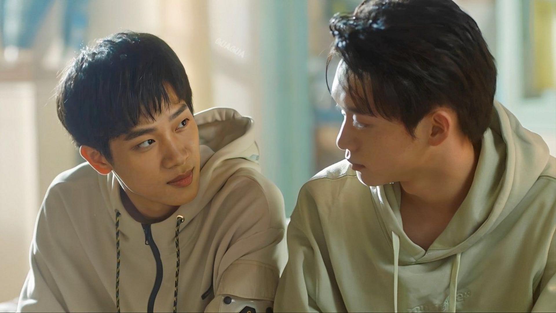 Một bộ phim BL mang tinh thần thanh xuân ấm áp, chậm rãi nhưng sâu lắng, nơi tình yêu không ồn ào mà lớn lên từ sự đồng hành và thấu hiểu