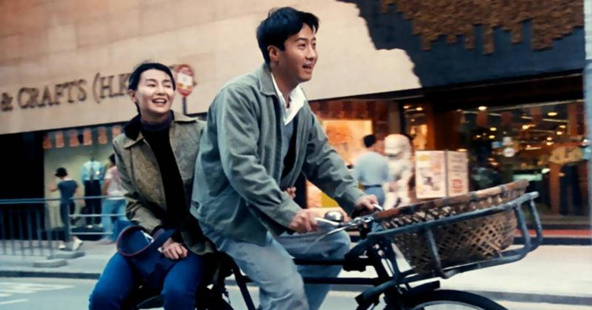 Gặp lại nhau sau bao năm tháng, nụ cười vẫn ngọt ngào như lời ca cũ.