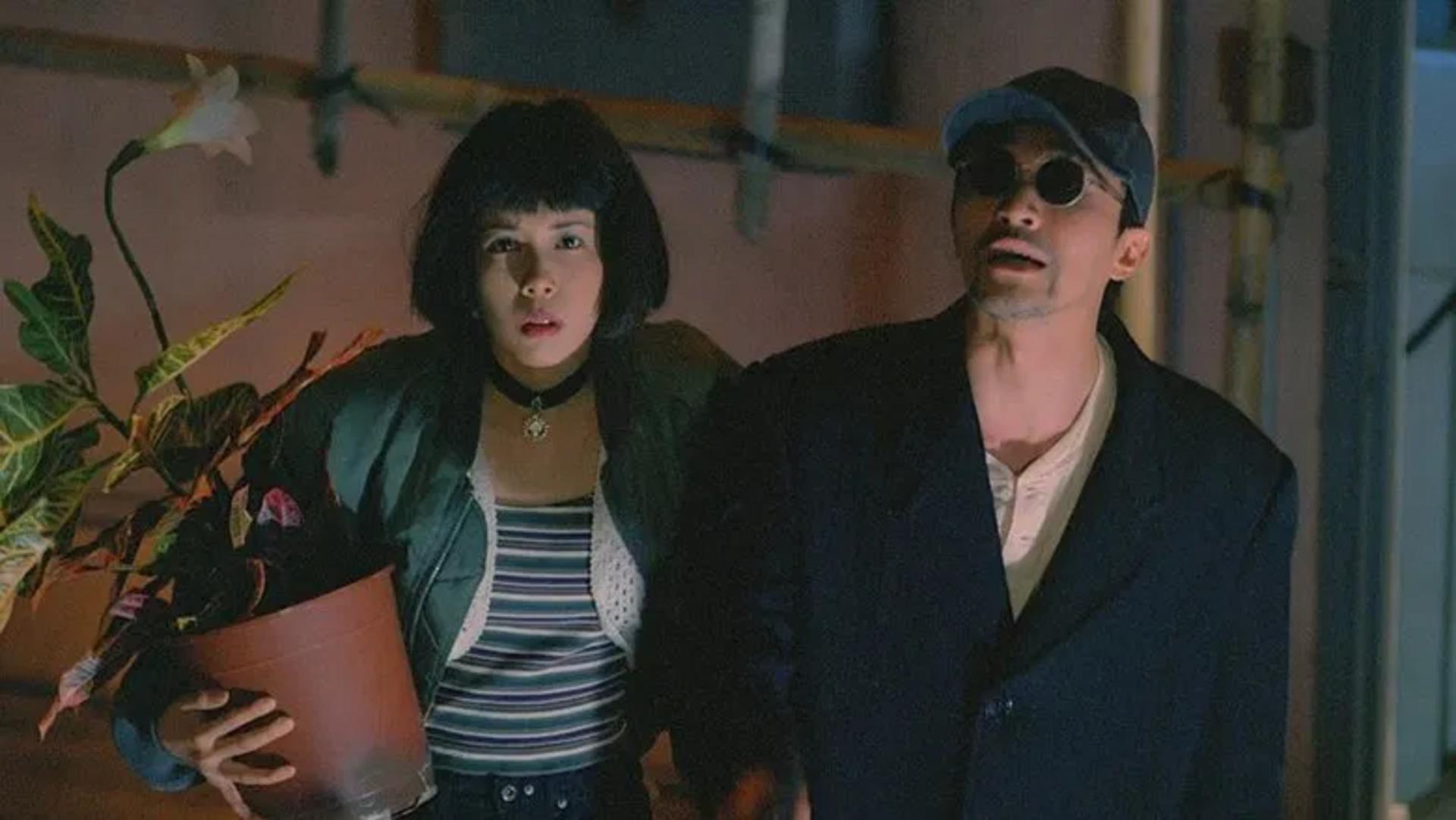 Sự kết hợp độc lạ giữa nỗi sợ tâm linh và những chiêu trò trừ tà quái đản.