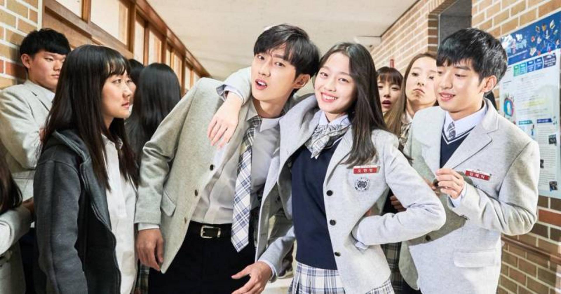 Màn hoán đổi thân xác ngoạn mục đưa đại ca giang hồ về lại thời cắp sách tới trường.