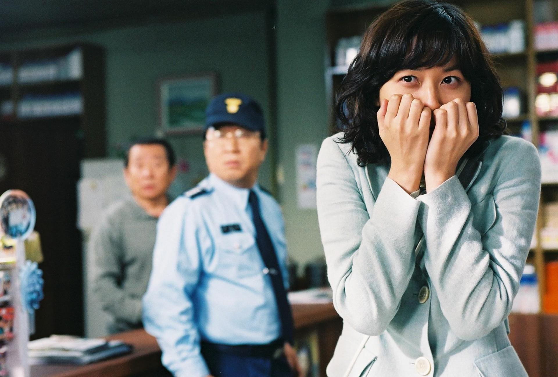 Bản hợp đồng tình yêu "bất đắc dĩ" giữa siêu lừa xinh đẹp và anh chàng dược sĩ ngây ngô.