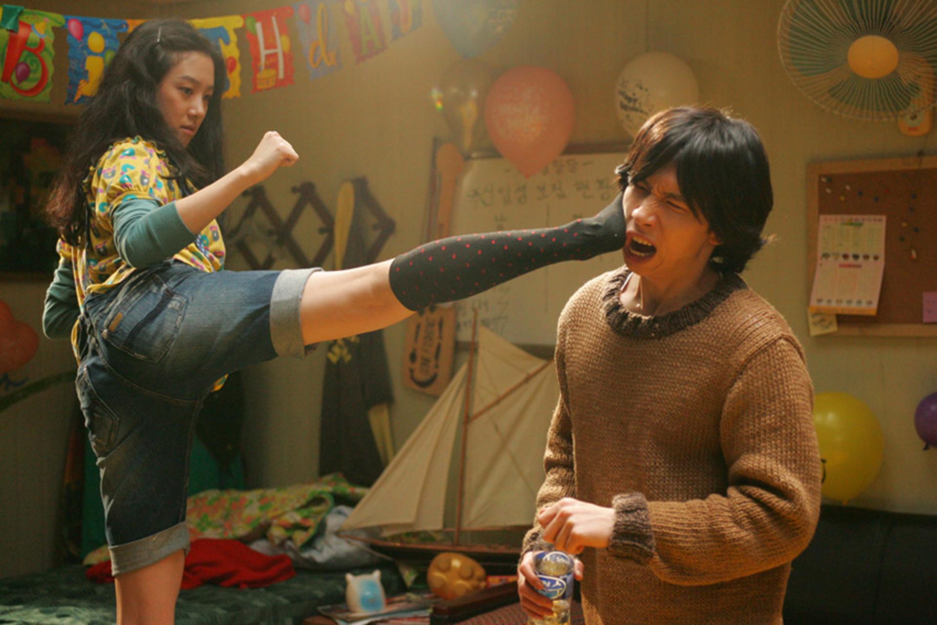 Mối tình dở khóc dở cười với cô nàng mang hai linh hồn đối lập trong một thể xác.