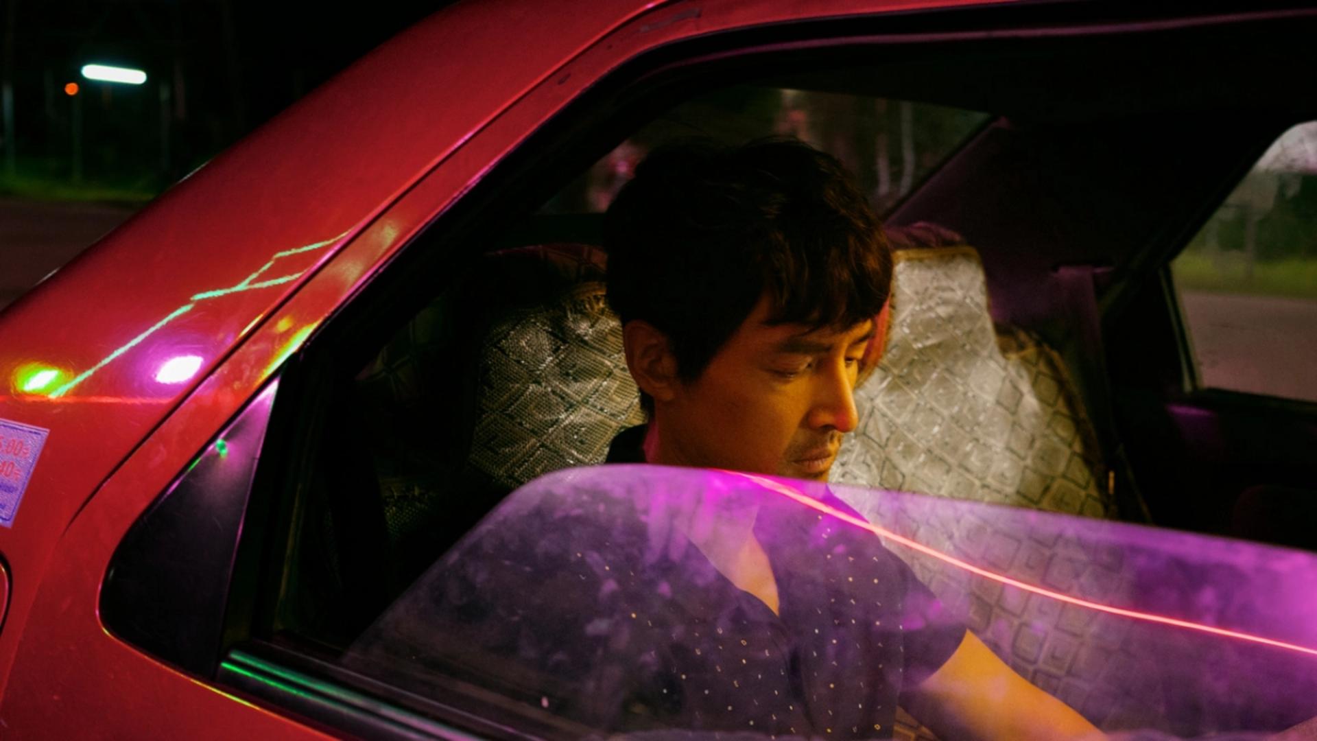 Màn lột xác gai góc đầy ám ảnh trên màn ảnh rộng.