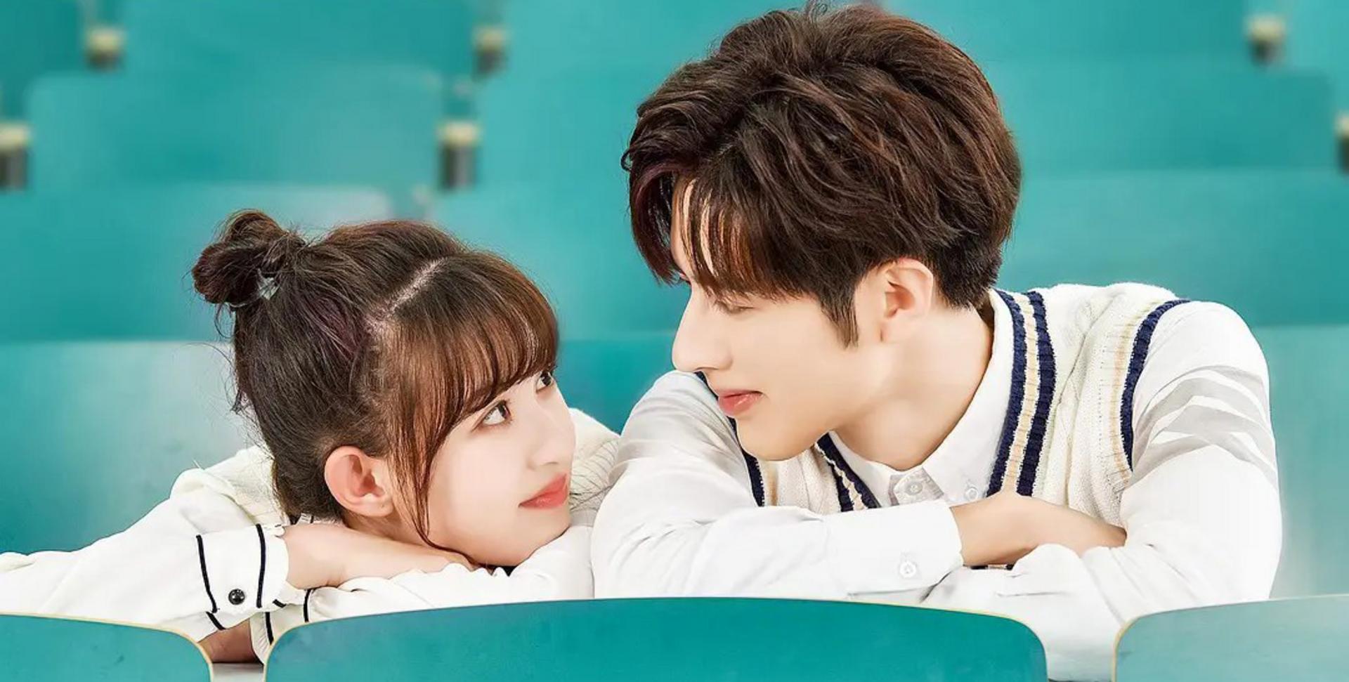 Phim kết hợp nhiều mối tình song song, mỗi cặp đôi mang một phong cách riêng biệt nhưng đều ngọt ngào và đáng yêu.