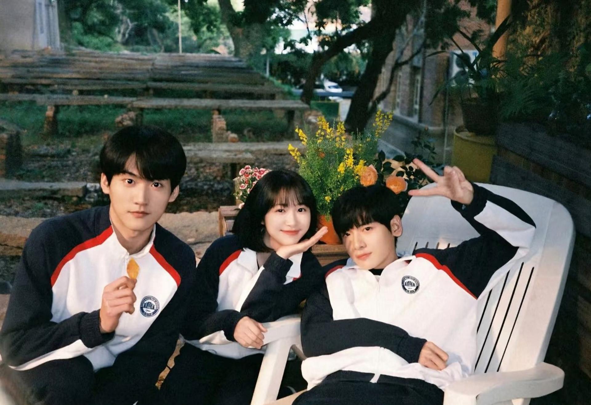 Bộ phim ghi điểm với bối cảnh học đường chân thực, giàu cảm xúc và nhịp phim nhẹ nhàng dễ chạm đến trái tim khán giả.