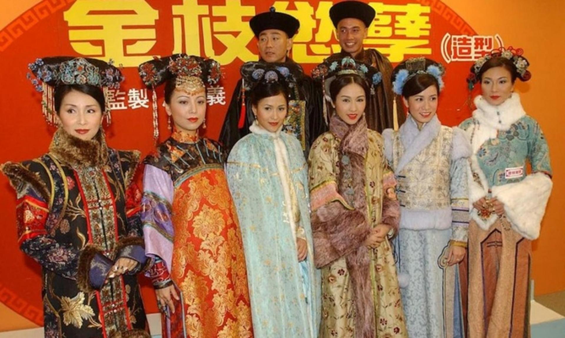 Cuộc chiến sinh tồn đầy nước mắt đằng sau bức tường gạch đỏ vàng.