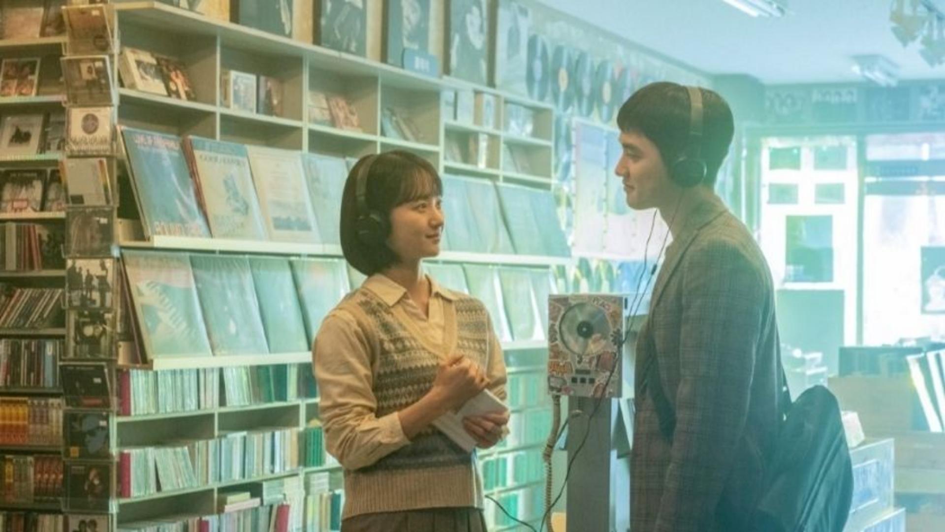 Những cảnh quay piano mang đậm màu sắc mộng mơ và cảm xúc của bộ phim