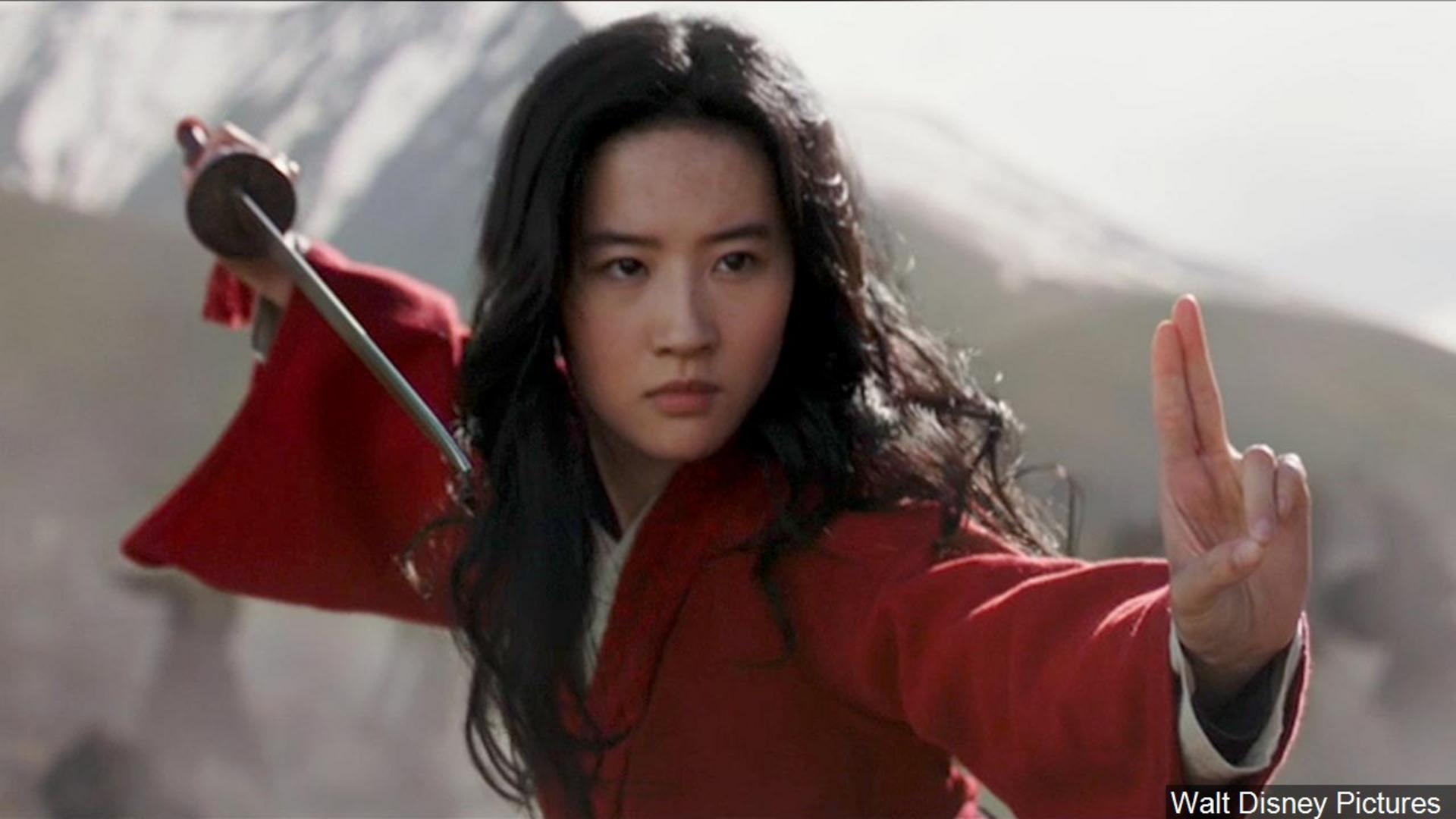 Sự tái xuất đầy quyền lực của tượng đài võ thuật trong hình tượng thiên tử.