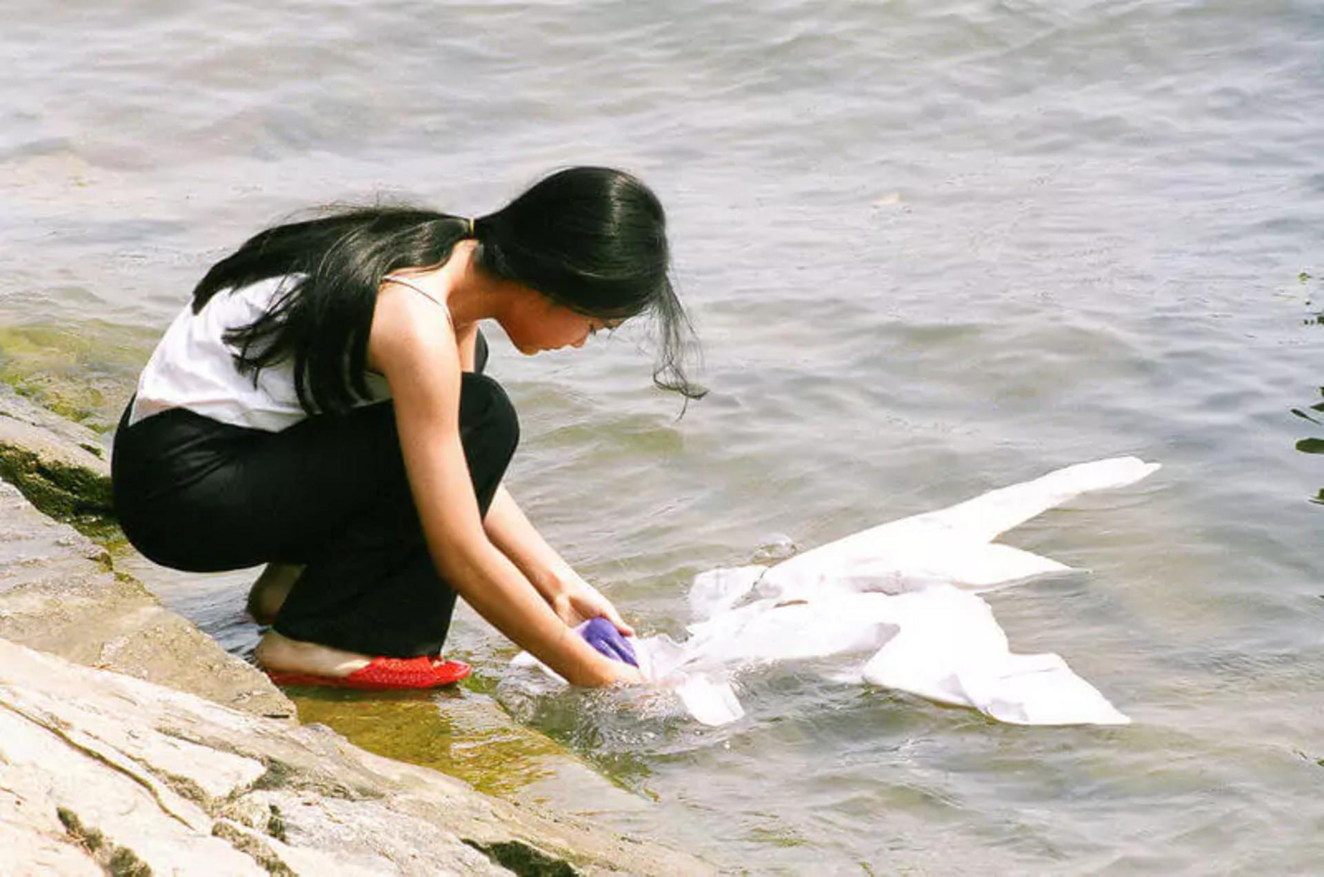 Thân phận con người và giá trị của tình yêu giữa thăng trầm thời đại.