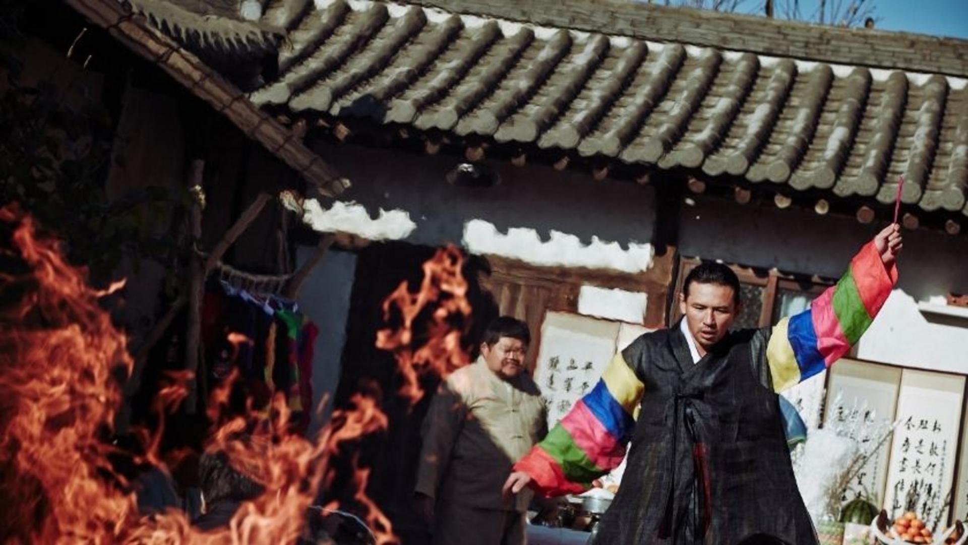 Khung cảnh làng quê Goksung yên bình nhưng ẩn chứa tà ác