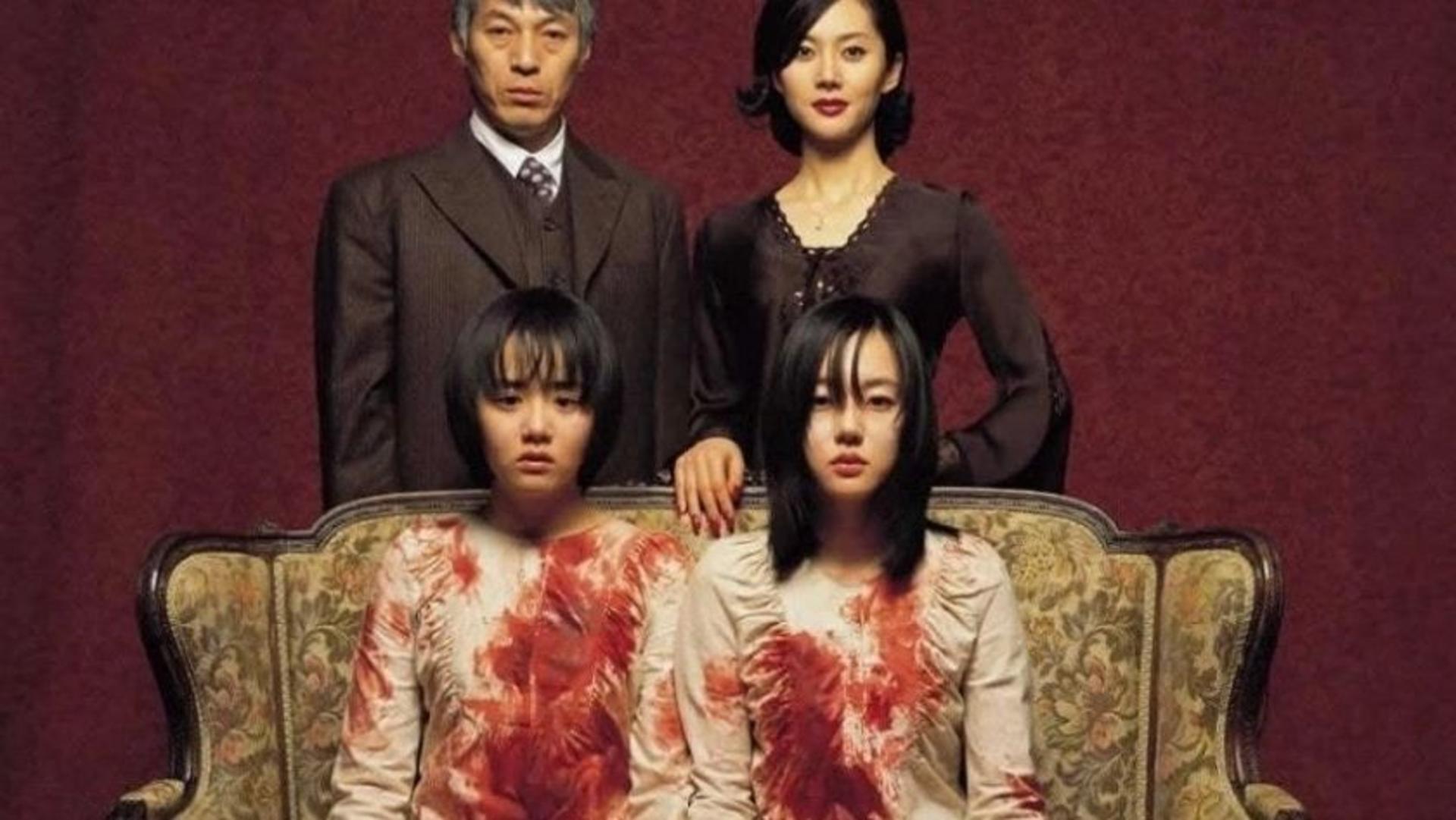 Người mẹ kế với vẻ ngoài bình thản nhưng ẩn chứa nhiều bí mật