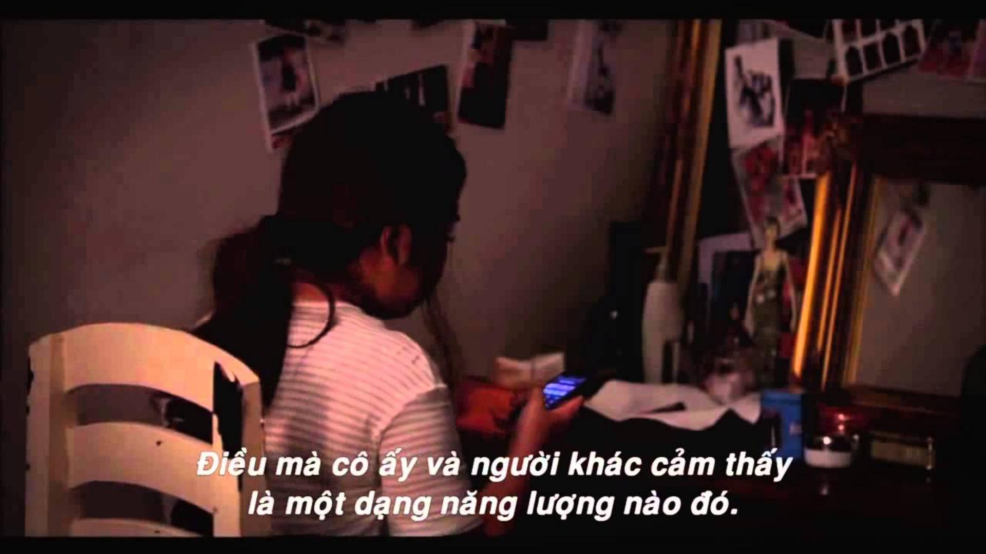 Câu chuyện về sự đồng cảm kỳ lạ giữa một siêu mẫu ma và cô nàng béo ú.