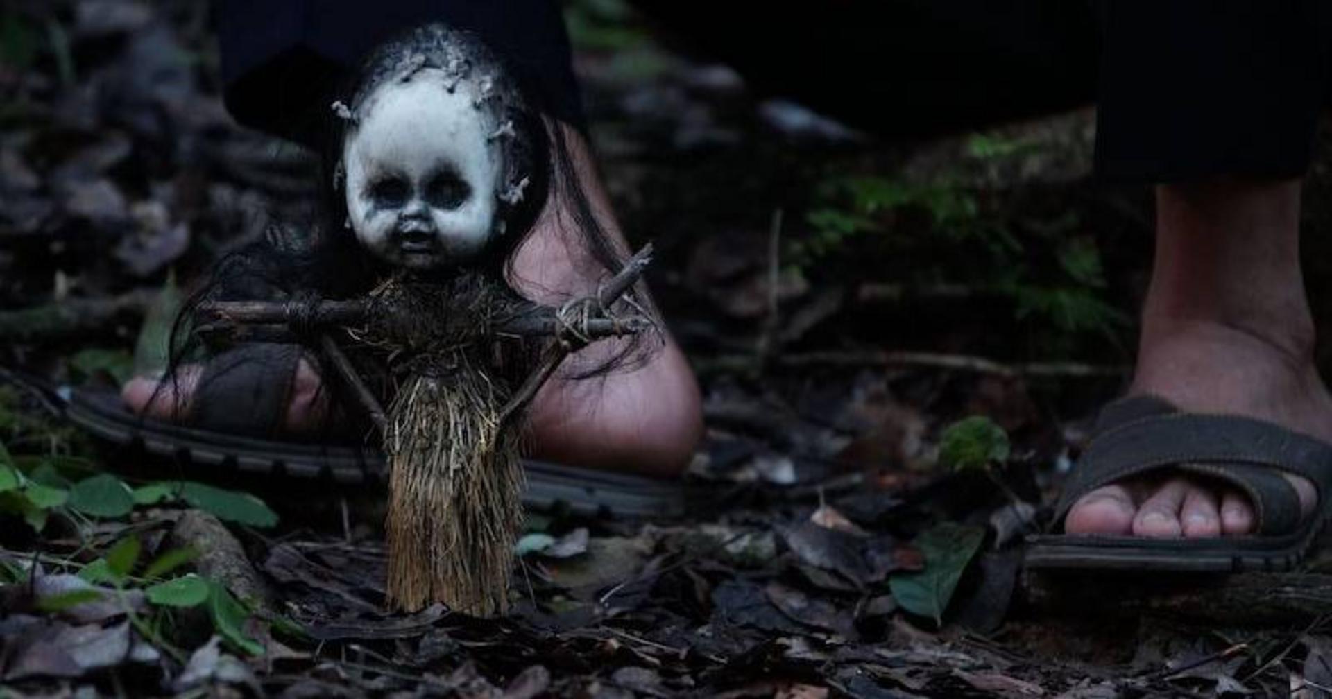 Phim kinh dị liên quan đến các vụ mất tích trẻ em với tạo hình búp bê rùng rợn ấn tượng.