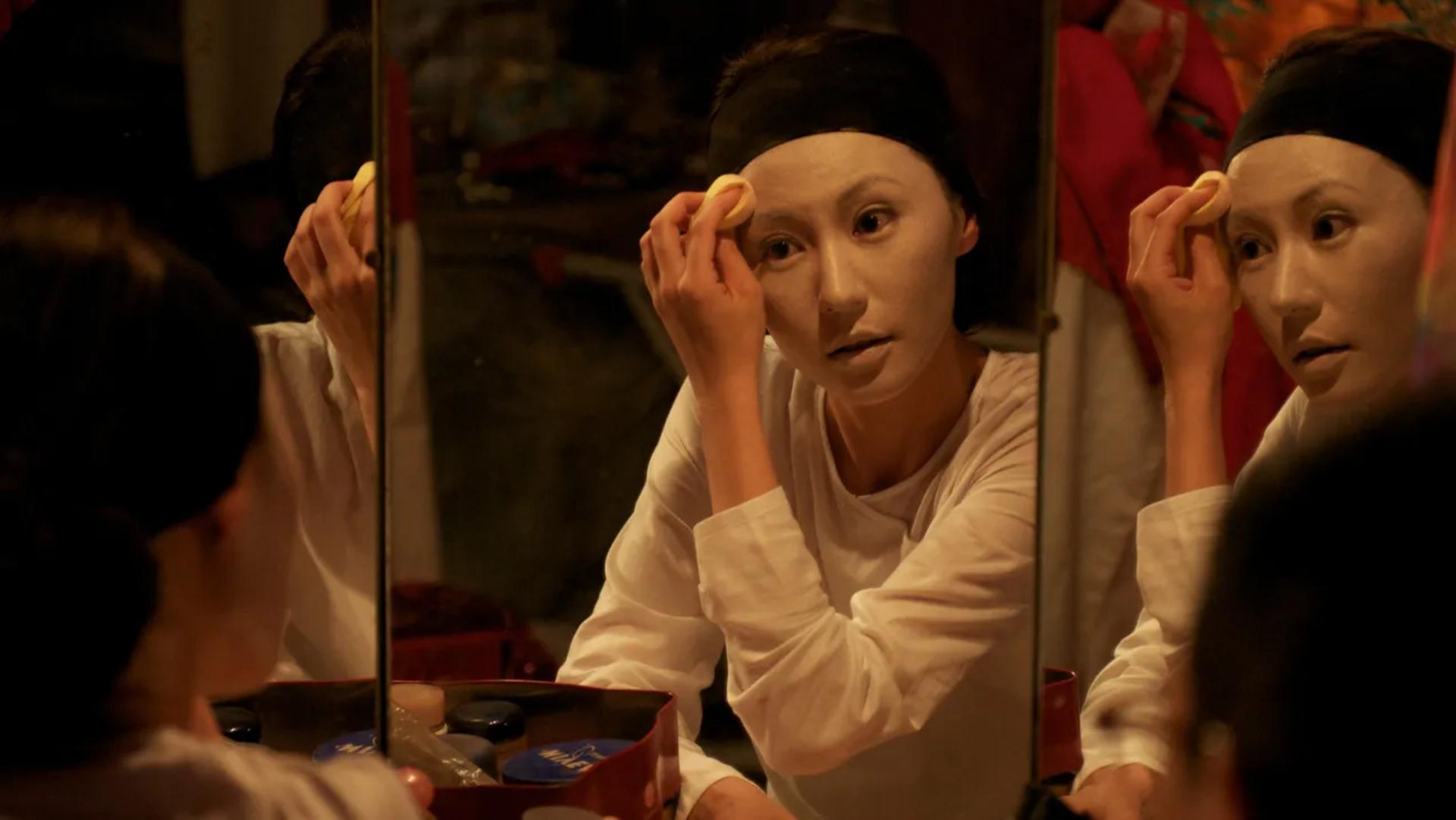 Những nghi thức ma quái cổ xưa mang lại cảm giác căng thẳng tột độ cho người xem.