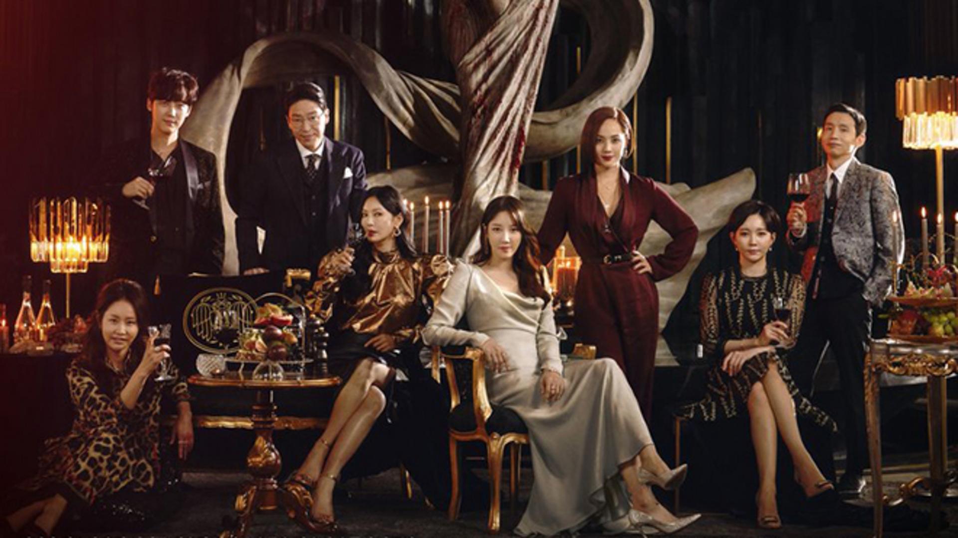 Vòng xoáy của dục vọng và quyền lực chốn cung điện trên cao.