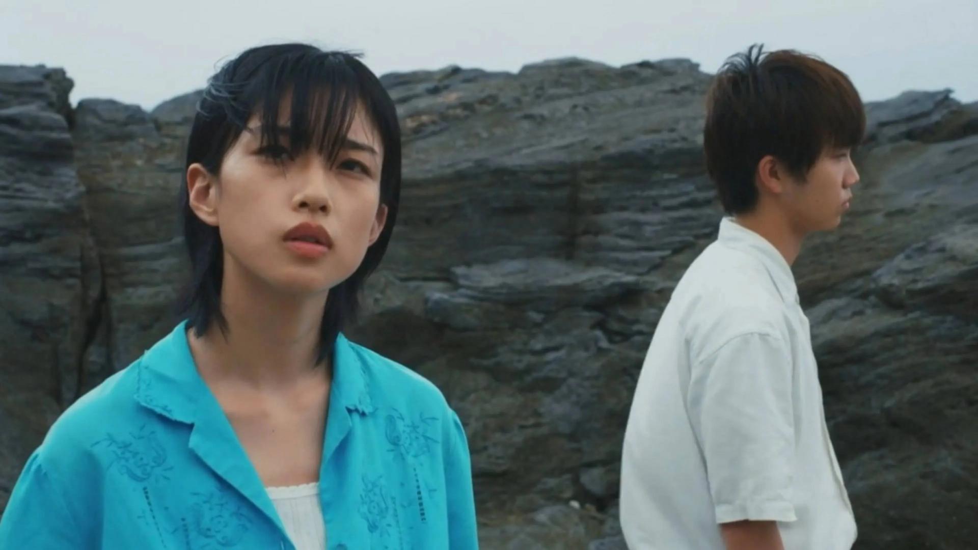 Một bản giao hưởng của hai mùa đối lập, tôn vinh vẻ đẹp của sự cô độc và sáng tạo.