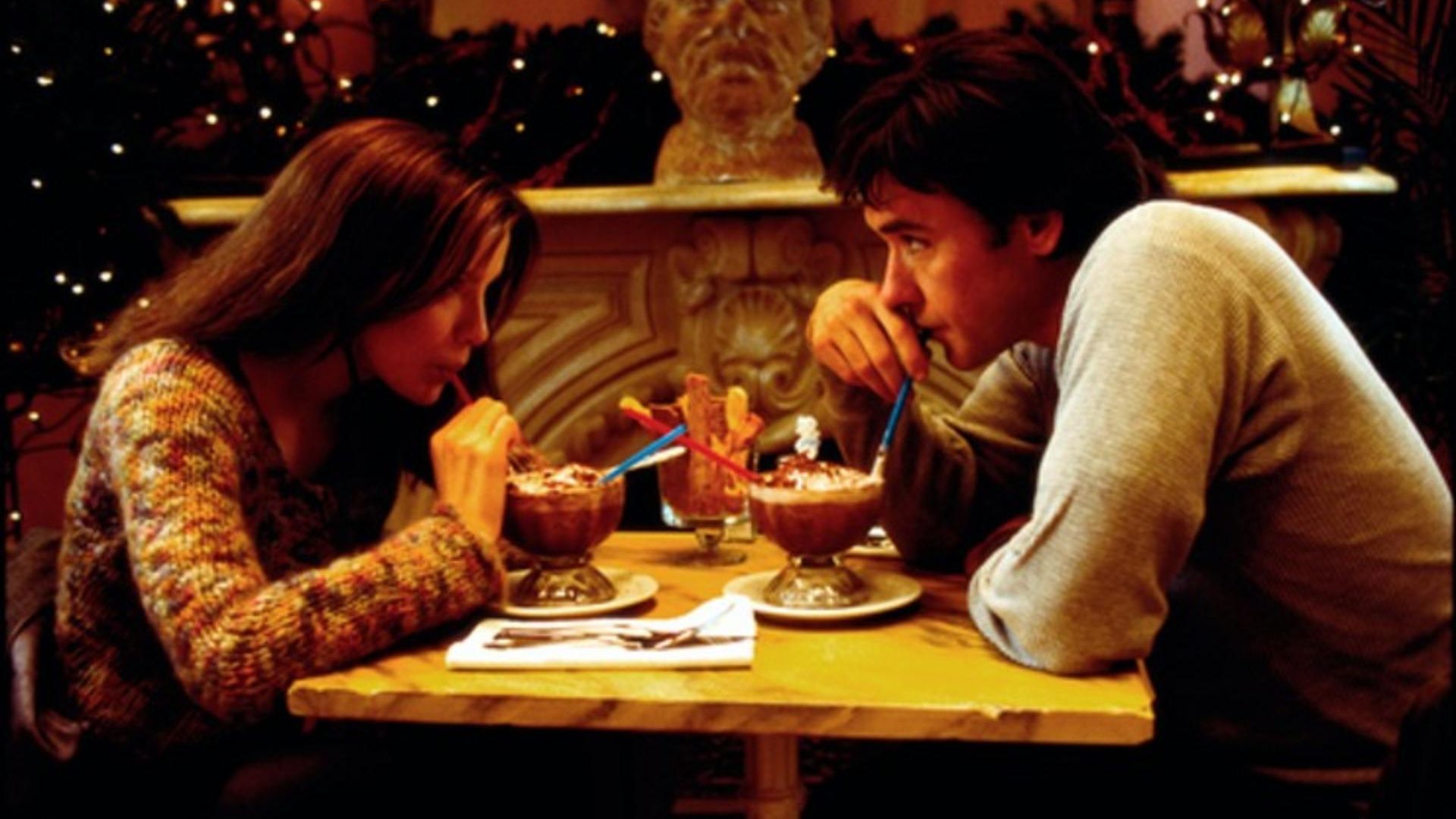 Sự vô tình gặp gỡ mở ra một sự liên kết vô hình cho Jonathan và Sara